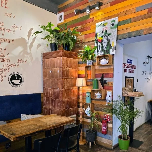 interieur-cytat-cafe-cracovie-600x599.jpg