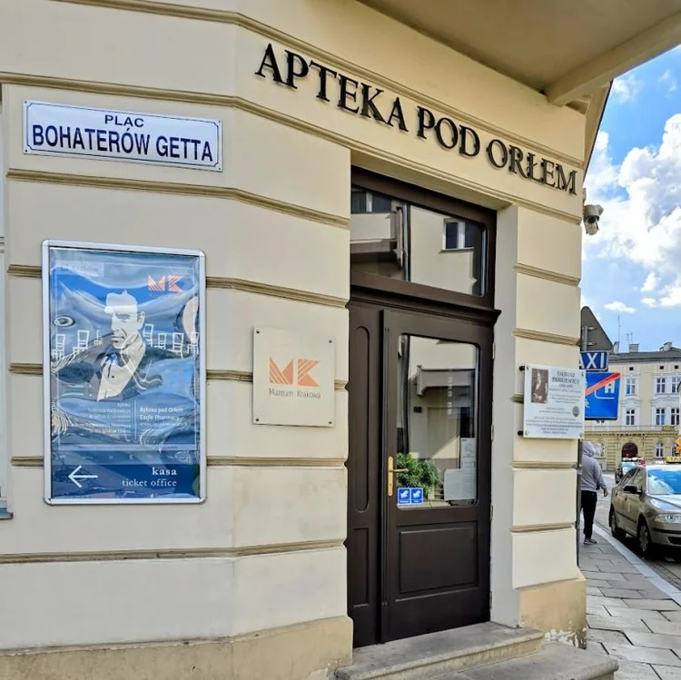pharmacie-apteka-pod-orlem-cracovie-768x767.jpg