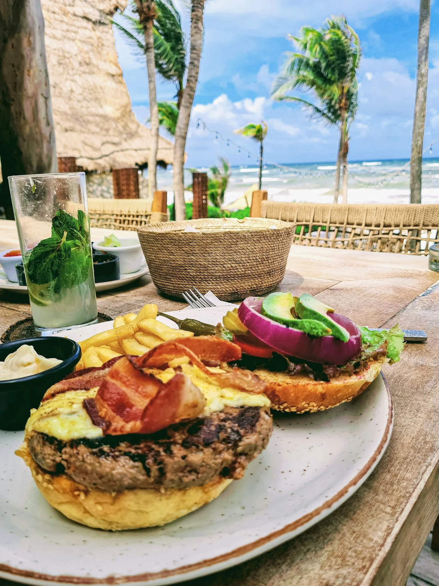 burger-tulum-plage-mexique.jpg