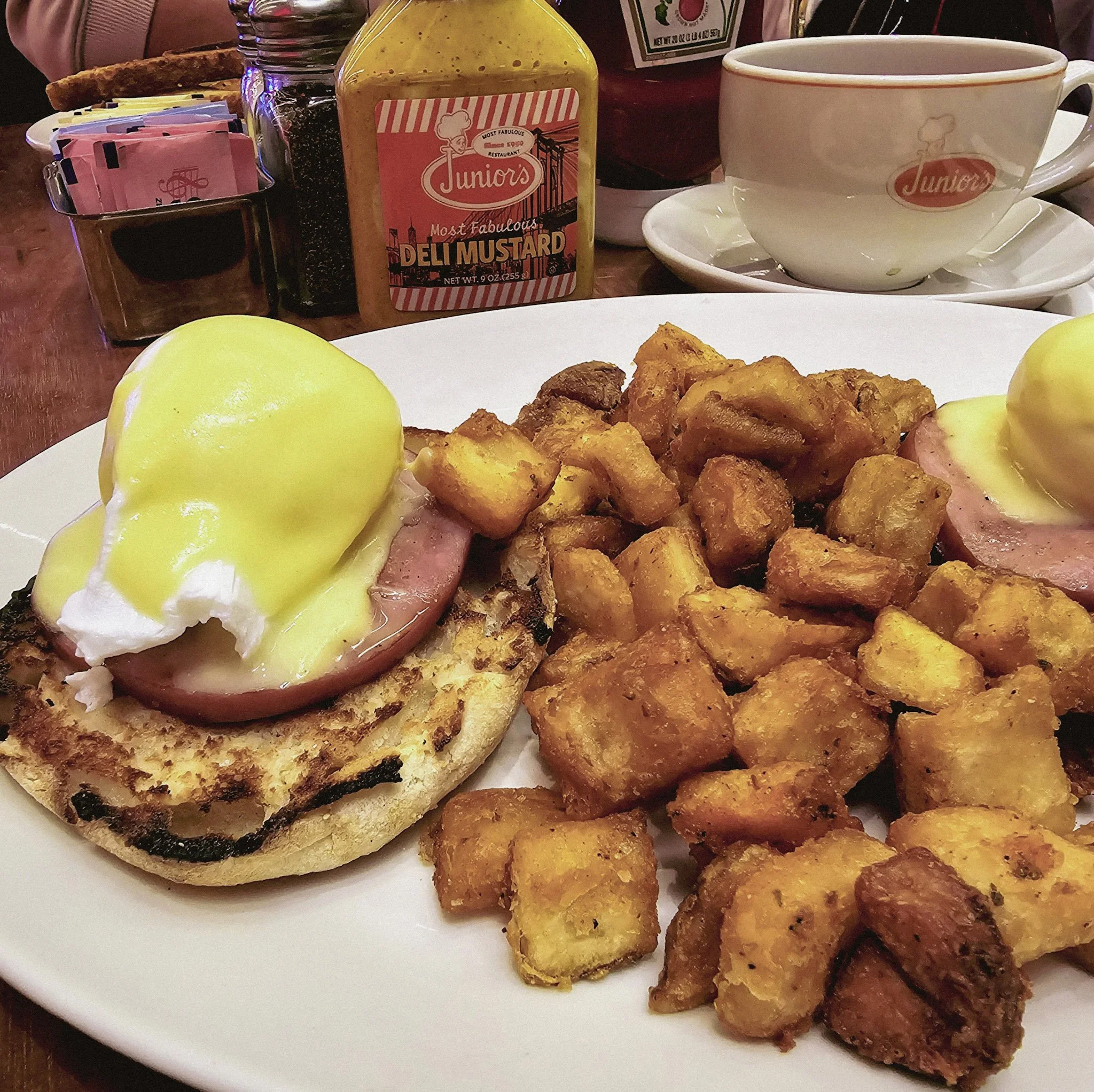 Dégustation d'oeufs bénédicte chez junior' time square