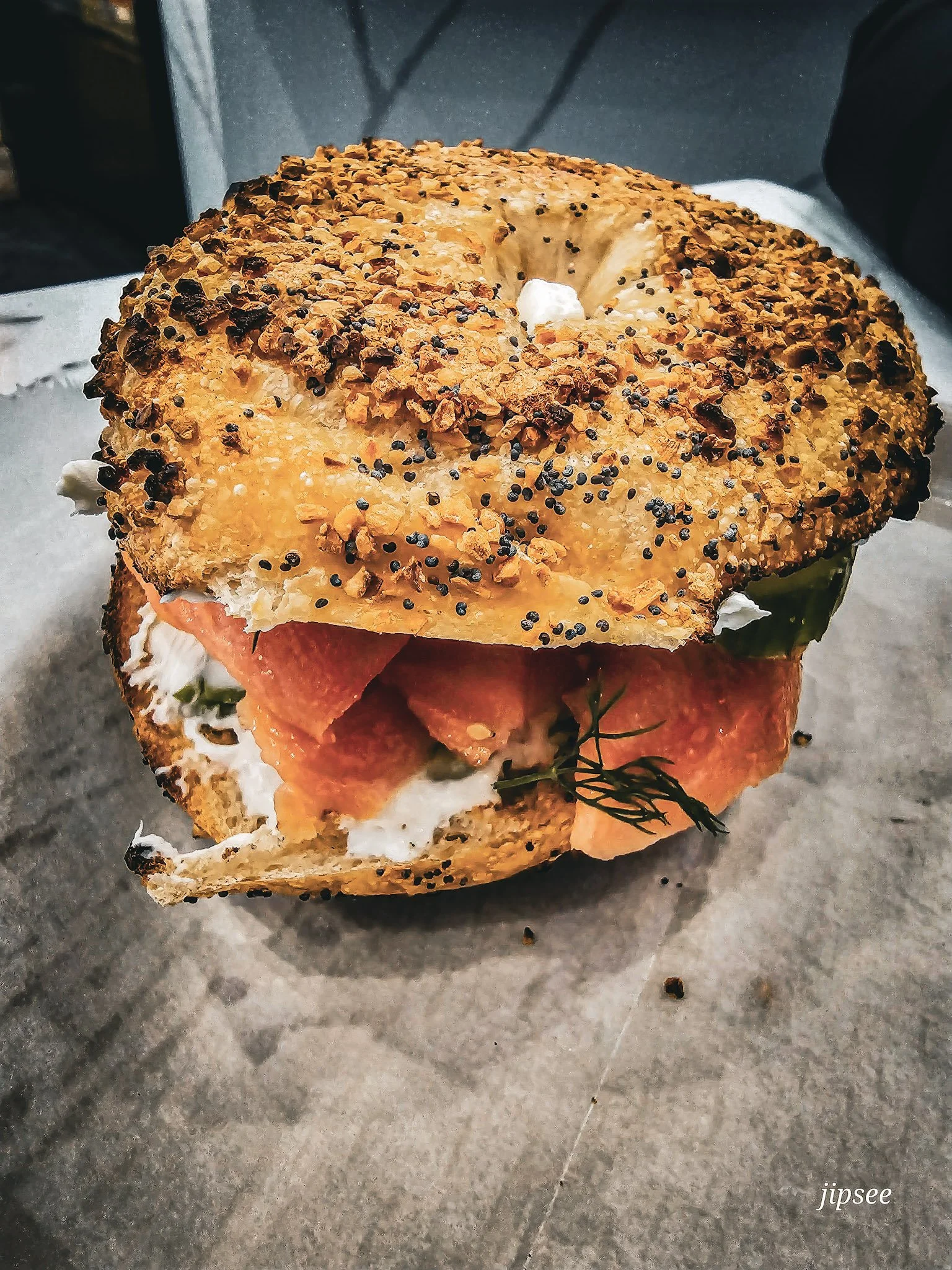 Bagel au samon et au cottage cheese new yorkais