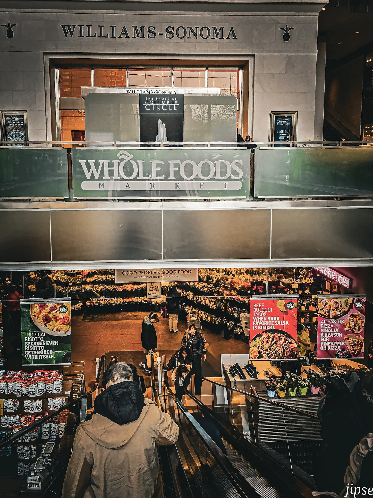 escalator d'entree whole food market new york