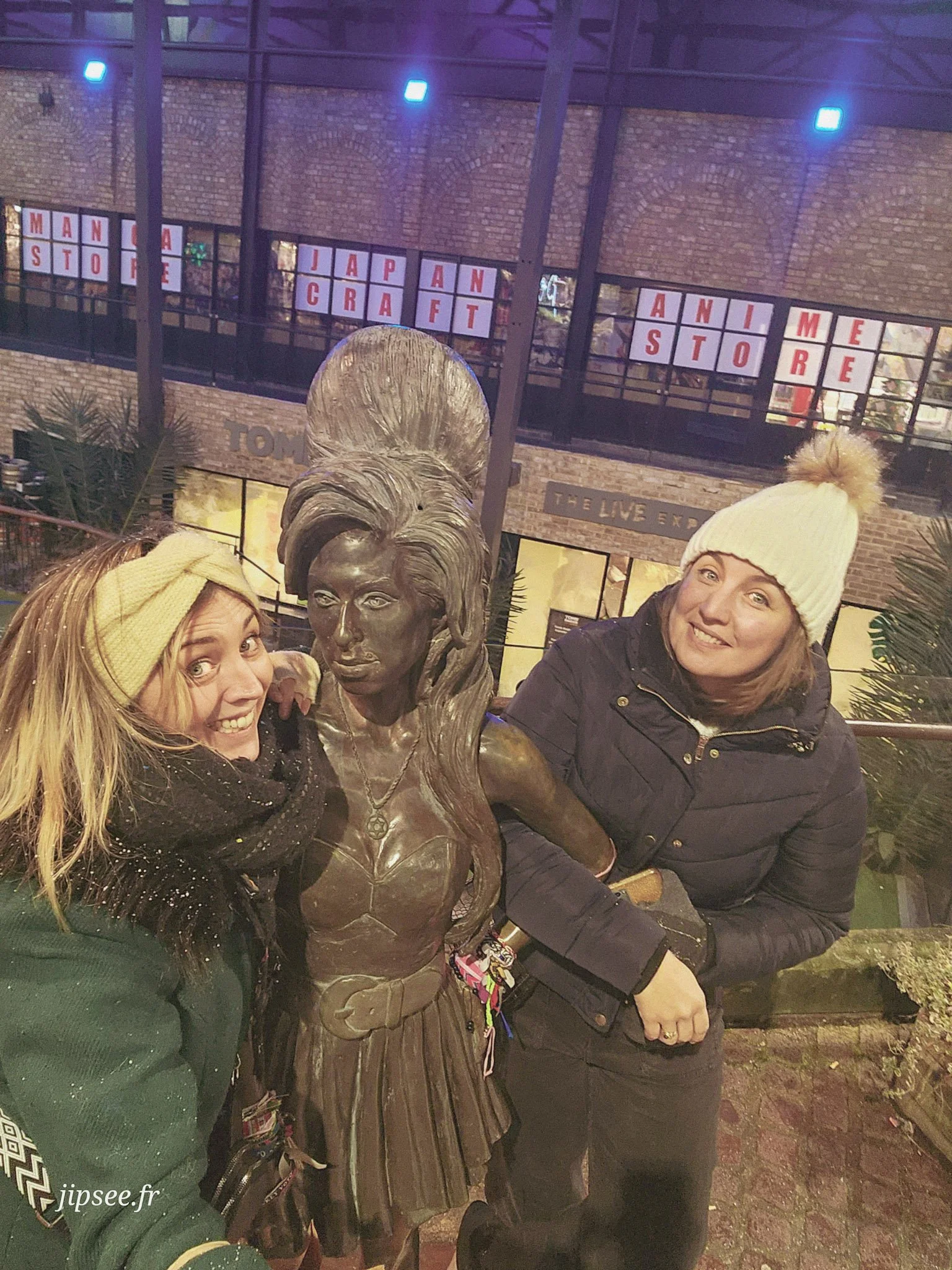 statue-amy-winehouse-camden-londres