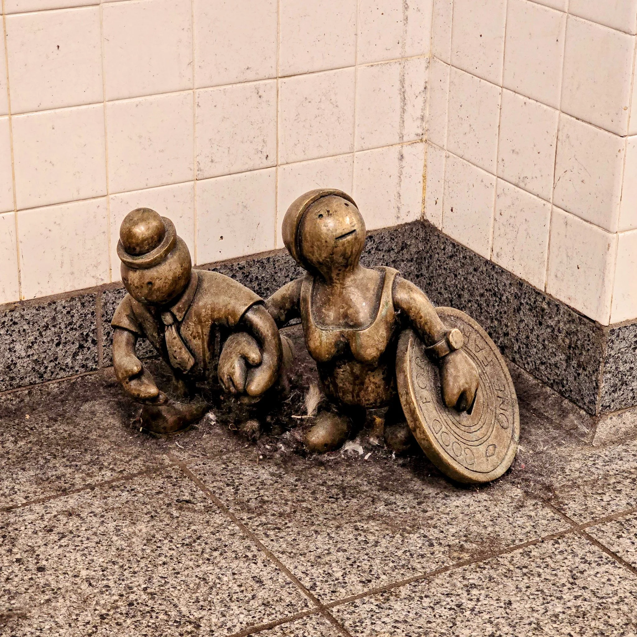 sculptures d'un couple de tortue en bronze nomme life underground