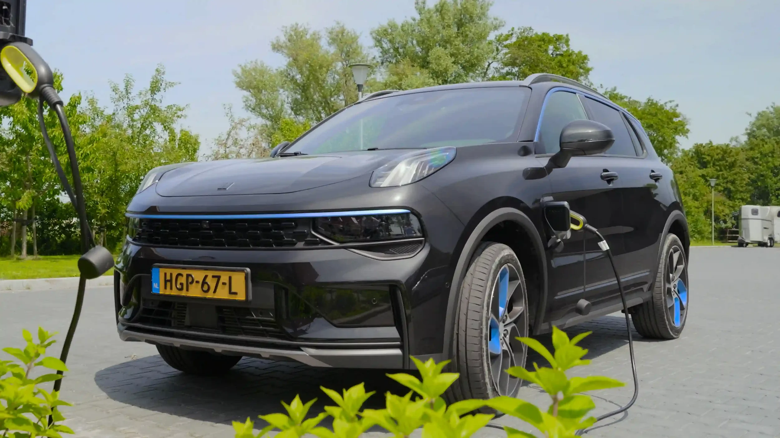 Elektrische auto opladen bij vergaderlocatie in Marsum