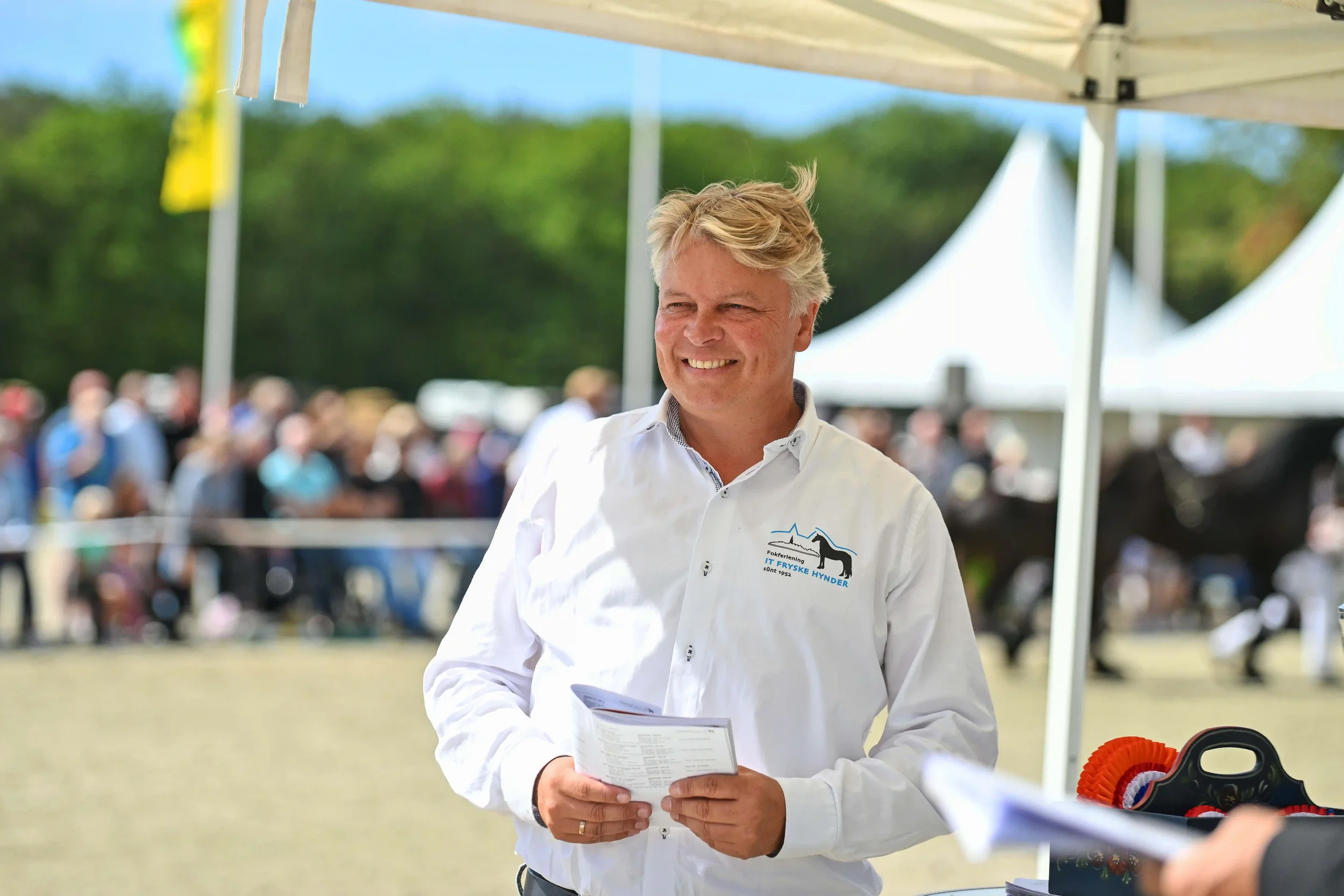 Paardenevenement met jurering tijdens wedstrijd in Friesland