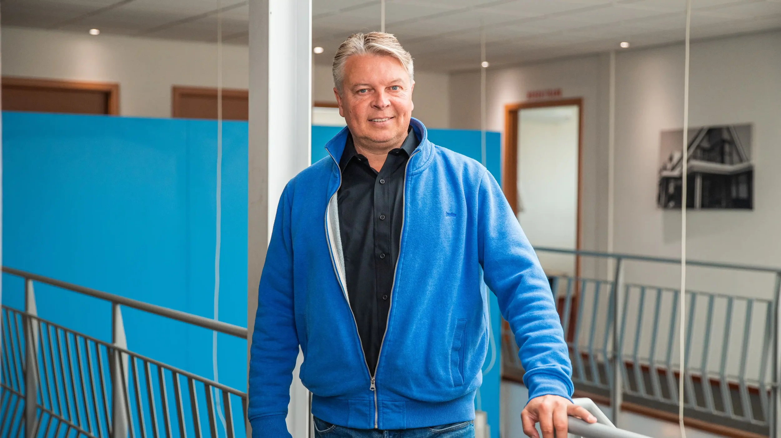 Portret van Erik-Jan Wijnstra bij Wijnstra Coaching op locatie bij It Fjildhûs in Marsum.
