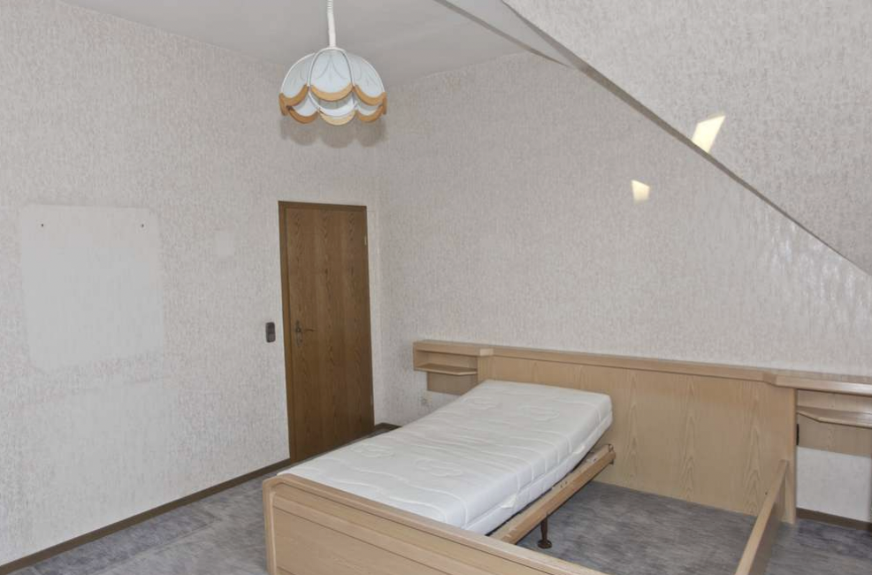 Schlafzimmer 1 OG Schräge 