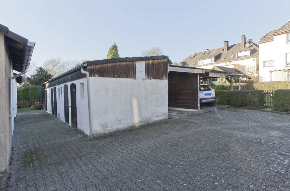 Carport und Gartenschuppen