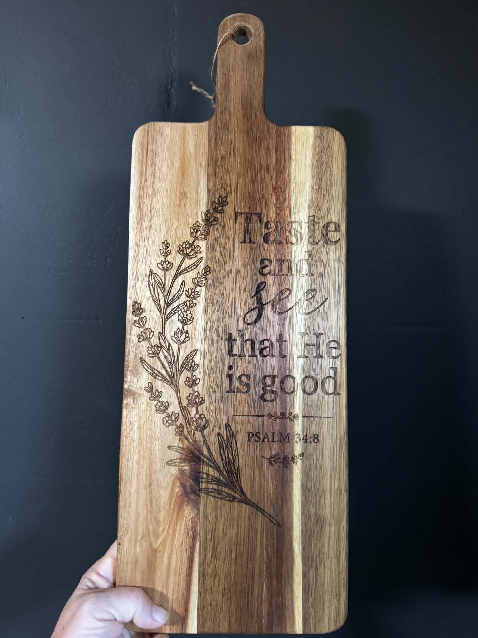 Acacia wood cutting board