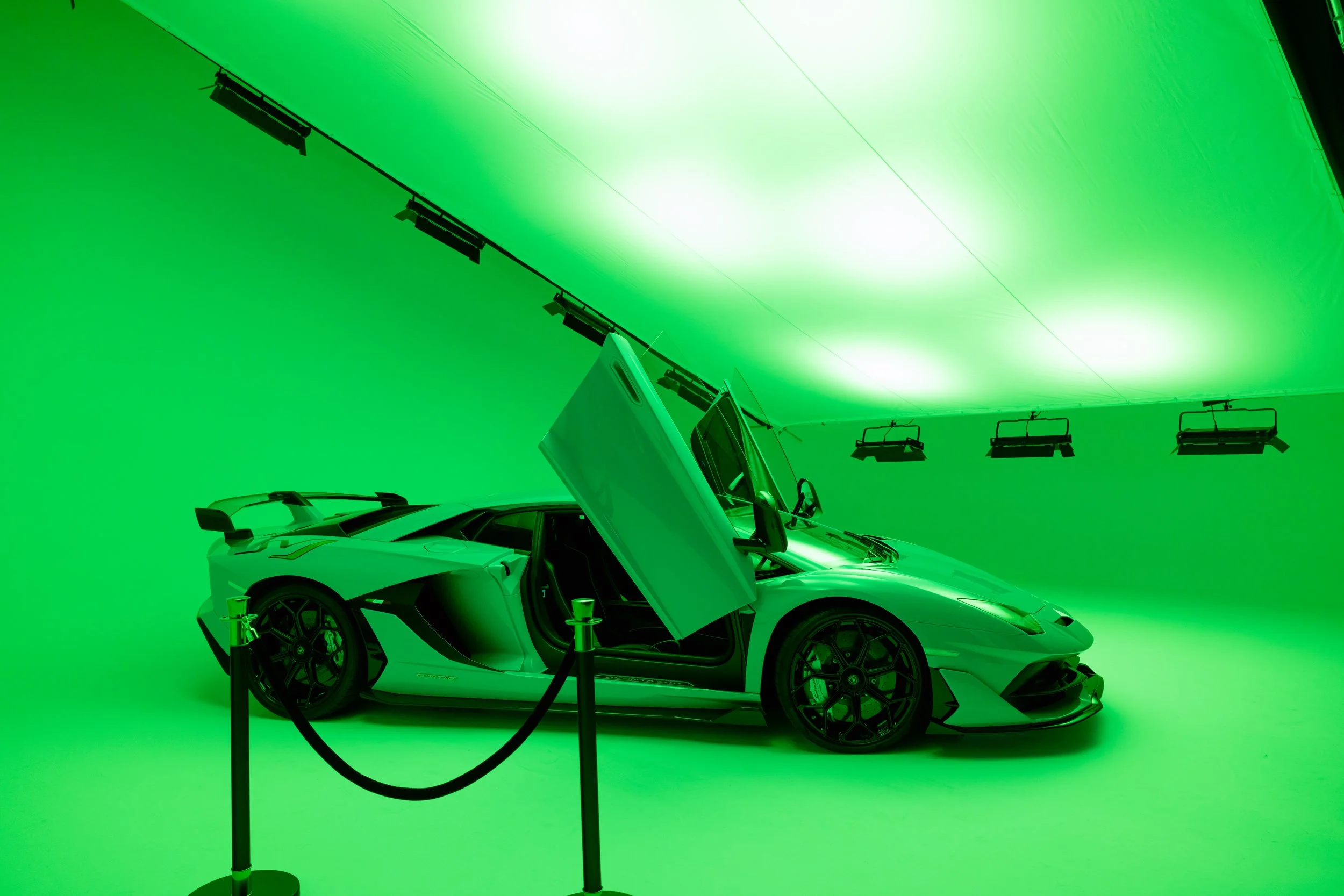 Photography Studio Hire in Sydney: What’s Included and What Should You Bring?