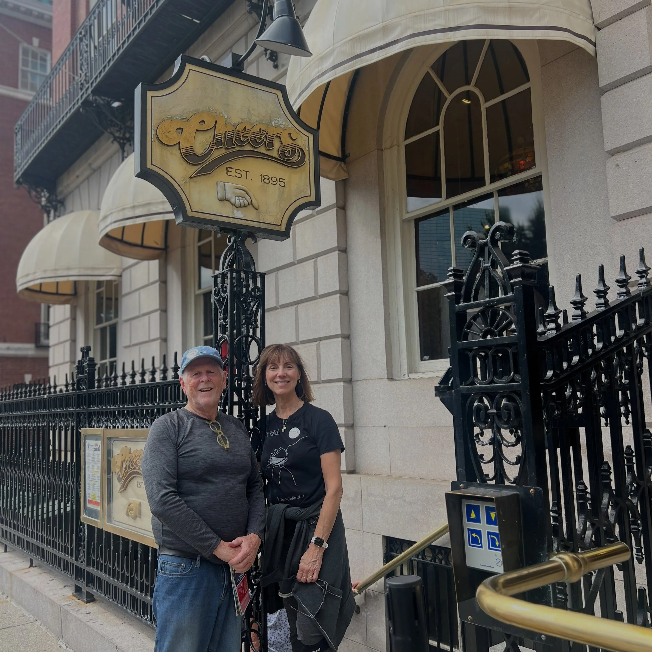 Bruce in Boston last week visiting with friends of over six decades, and touring iconic Boston sites and architecture of similar longevity! Swipe for scenes of #bruceinboston 

@greatelephantmigration on the tree-lined Commonwealth Avenue Mall. 

Mak