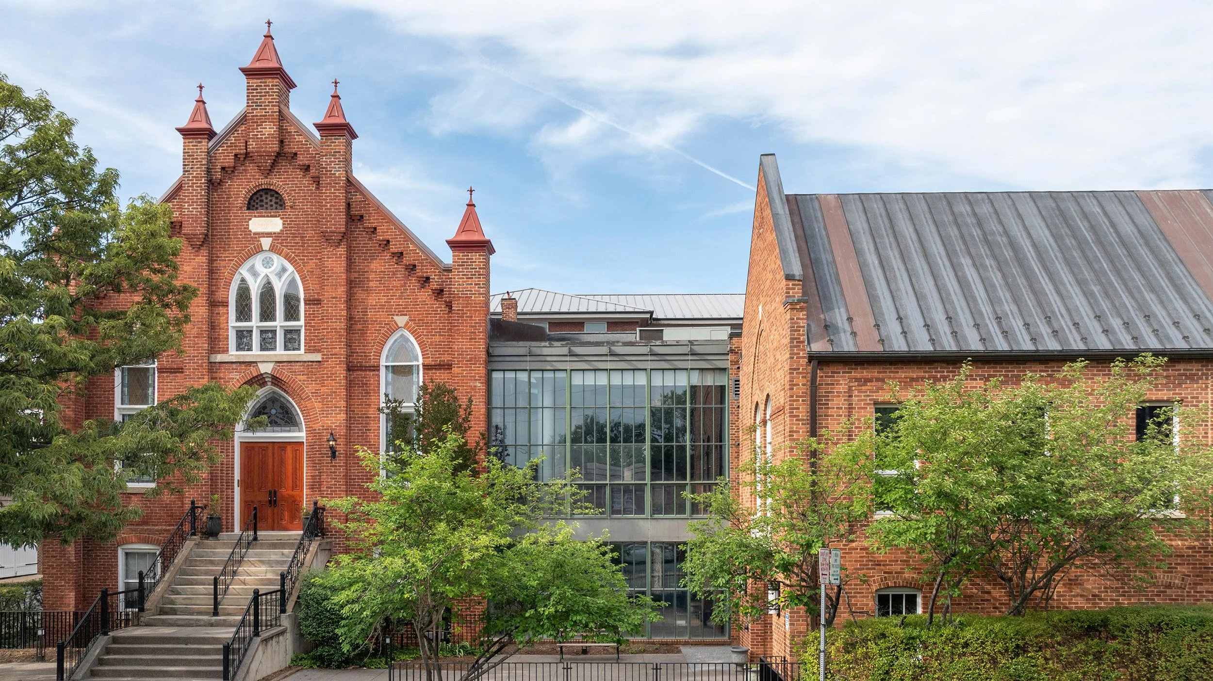 Congregation Beth Israel from Jefferson Street Original structure on the left. Window wall to O’Mansky Hall above and pre-school below.