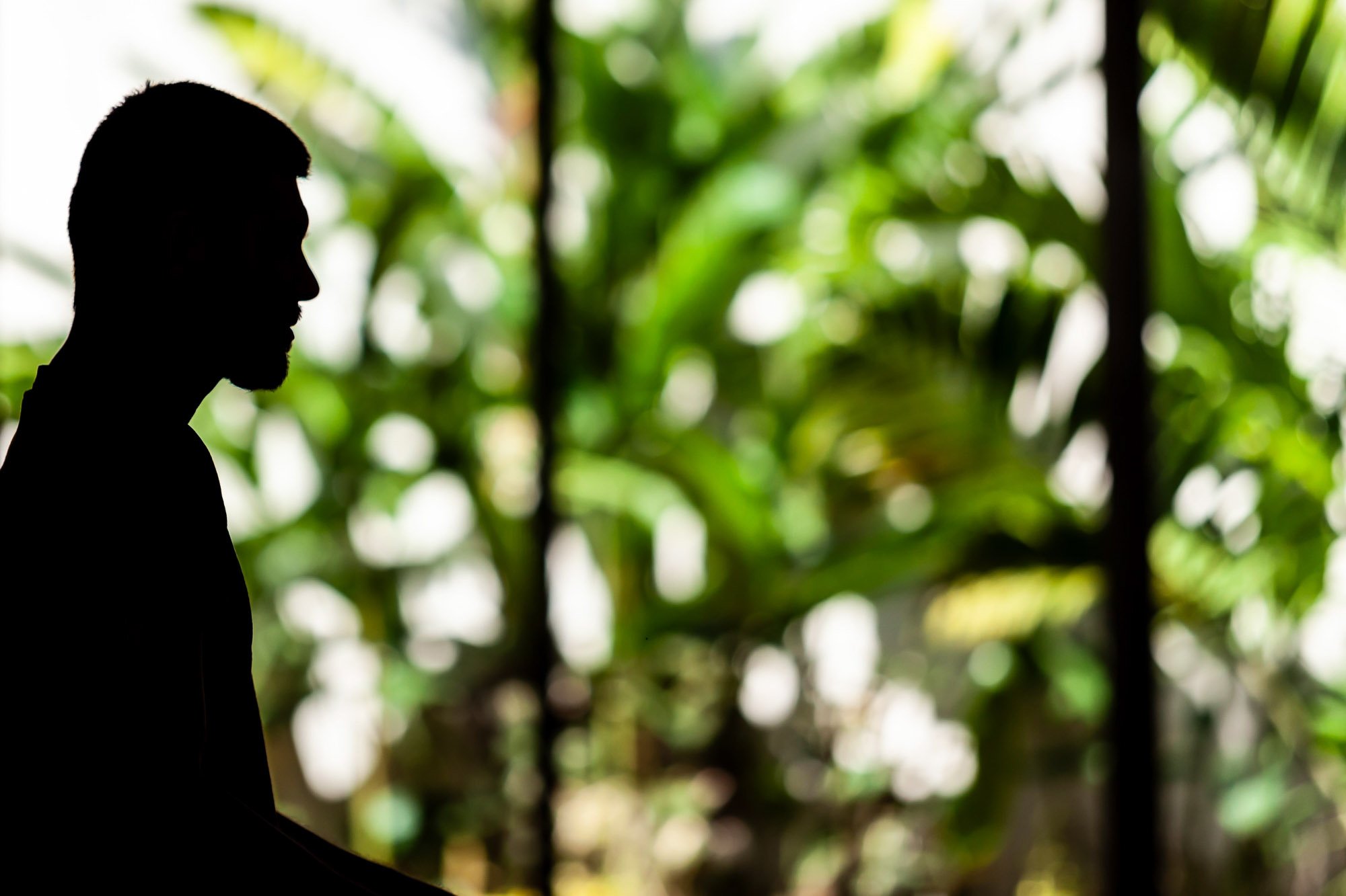 L'ombre et la lumière : une étude graphique et méditative pour révéler l'essence du geste Yoga