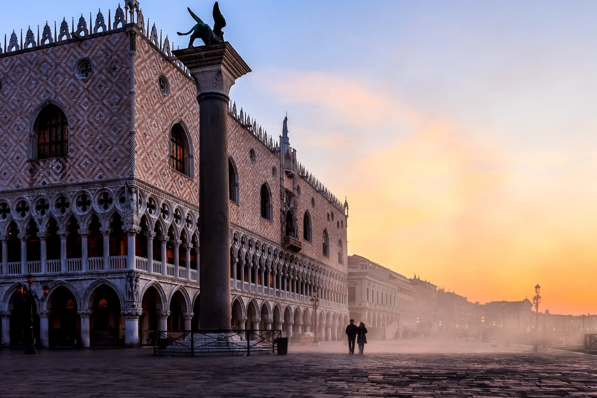 place-saint-marc-venise-lever-soleil.jpg