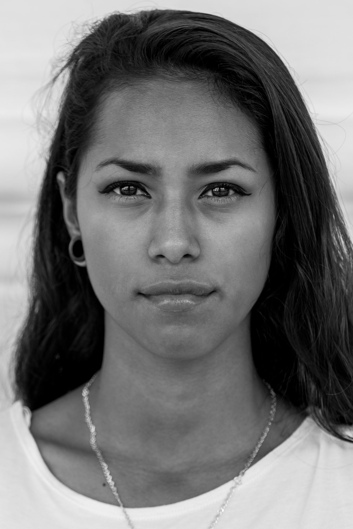 Andrea - Un portrait au plus près du visage, guidé par la lumière naturelle et la sincérité du moment.