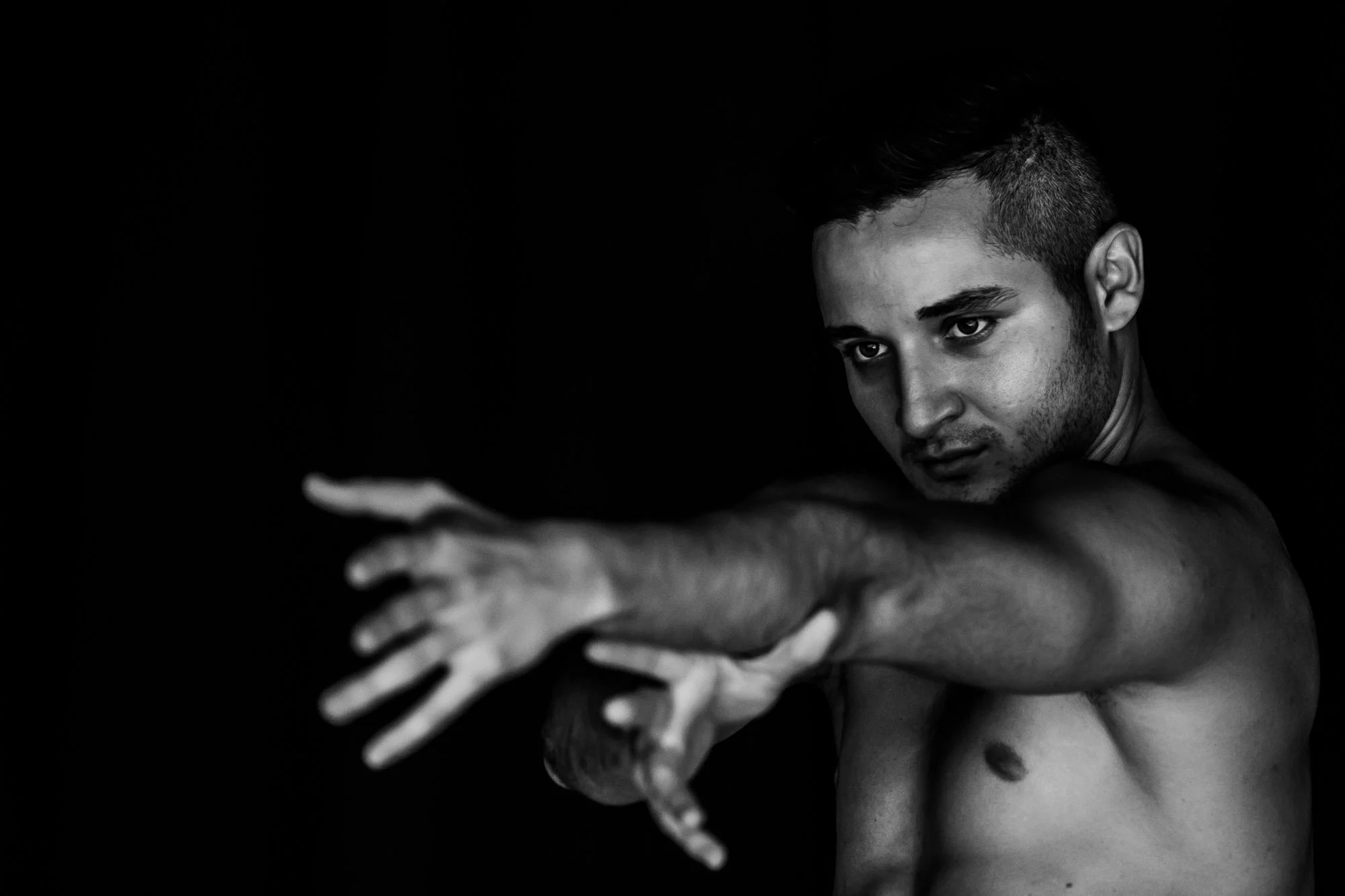 AMIN - Sculpter le corps et l'expression par la lumière pour révéler toute la théâtralité et l'émotion brute d'une performance.