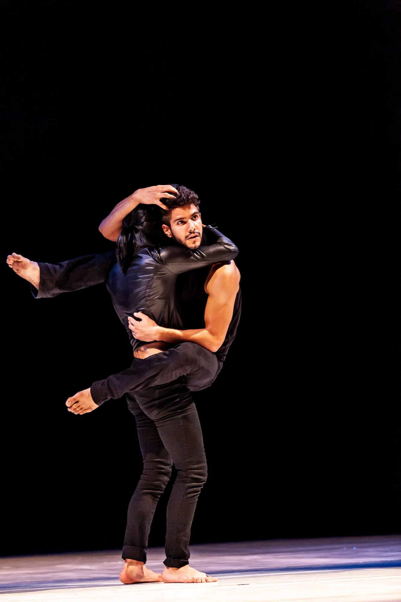 Telegrama a los angeles : La grâce et la fluidité d'un porté de danse en duo.