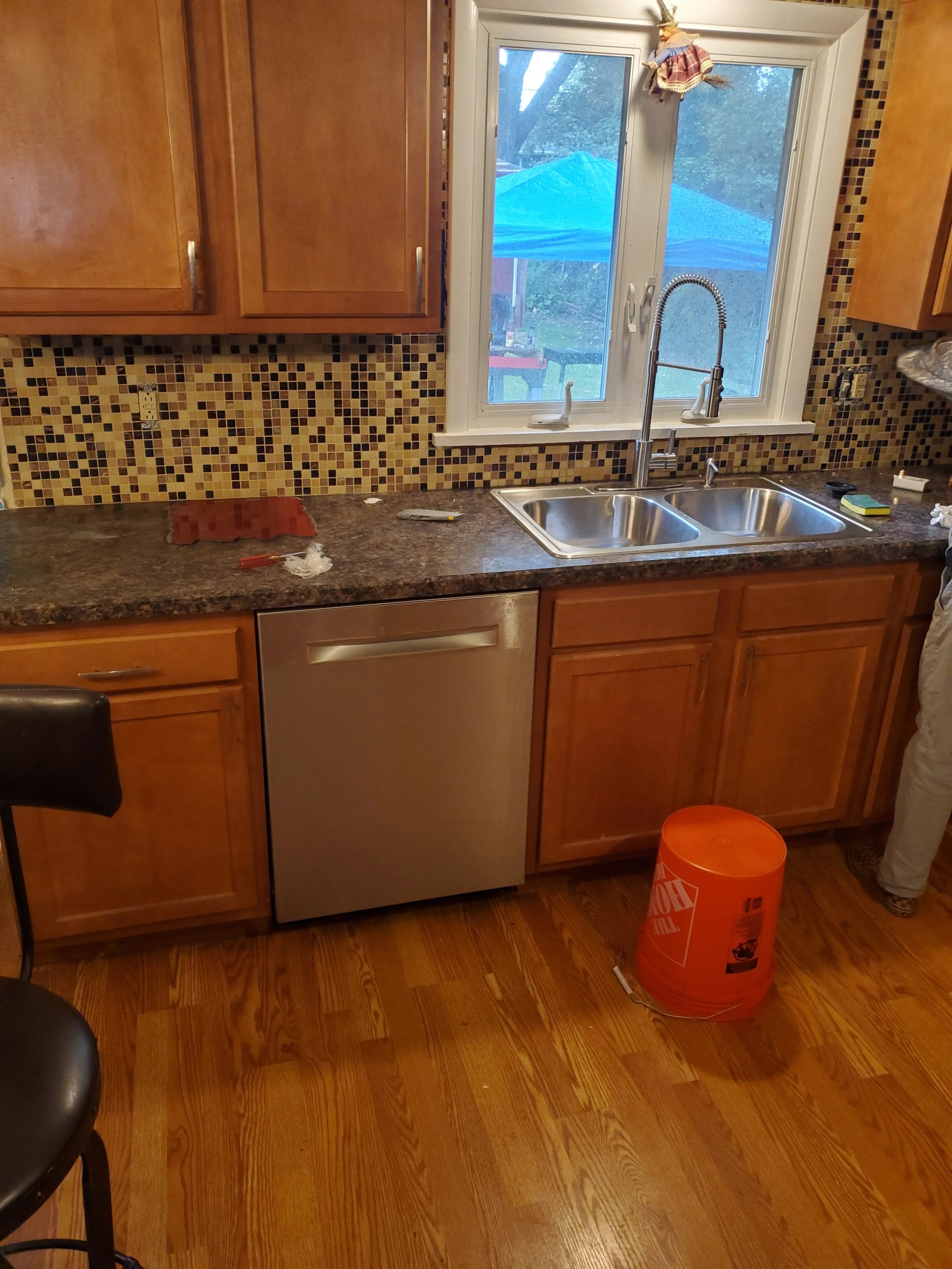 backsplashb4.jpg