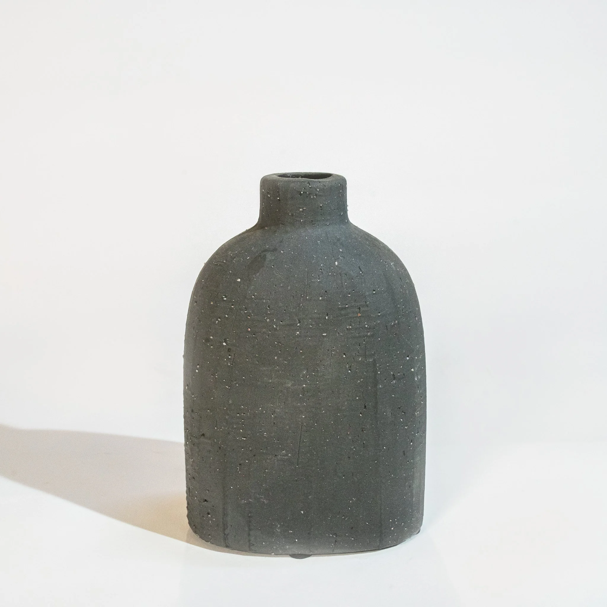 Karis Bud Vase (4"x 2.5"x 5.75")