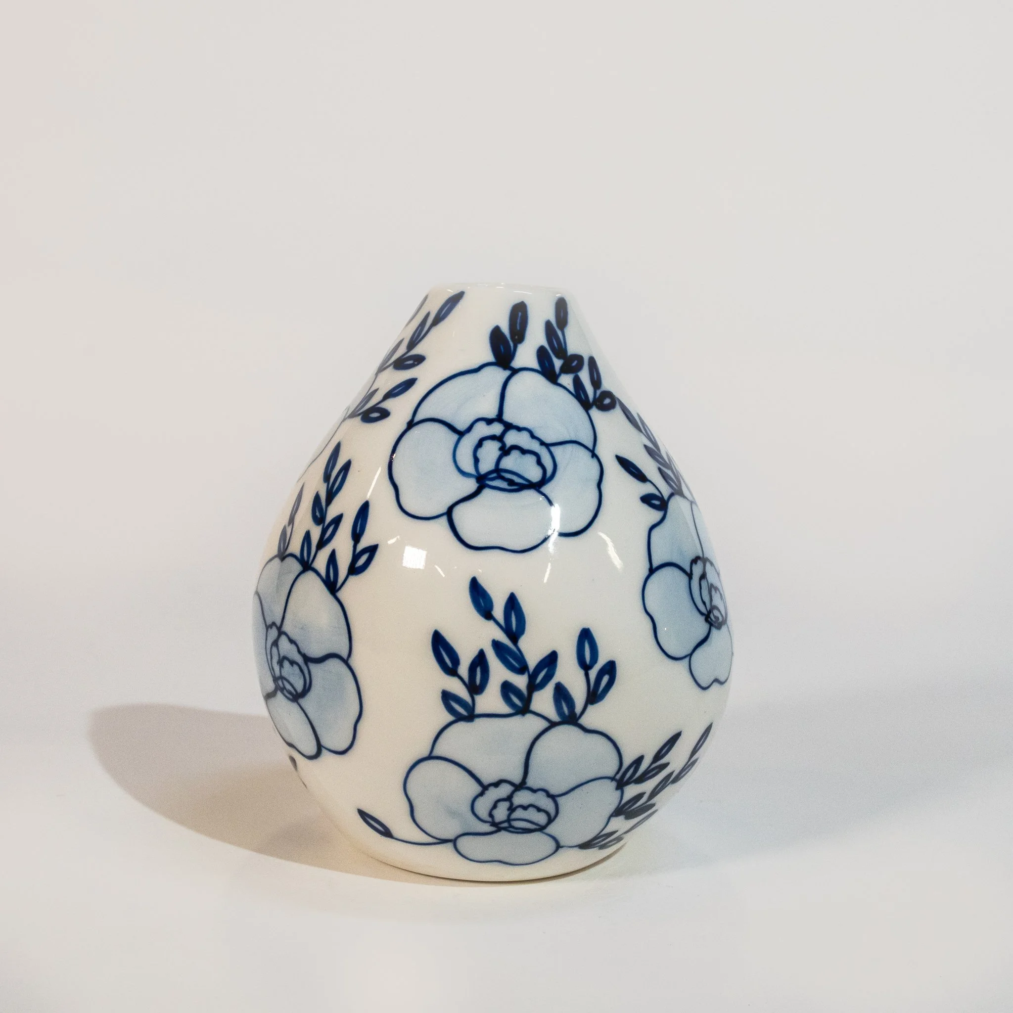 Eleanor Bud Vase (4" x 4.5")