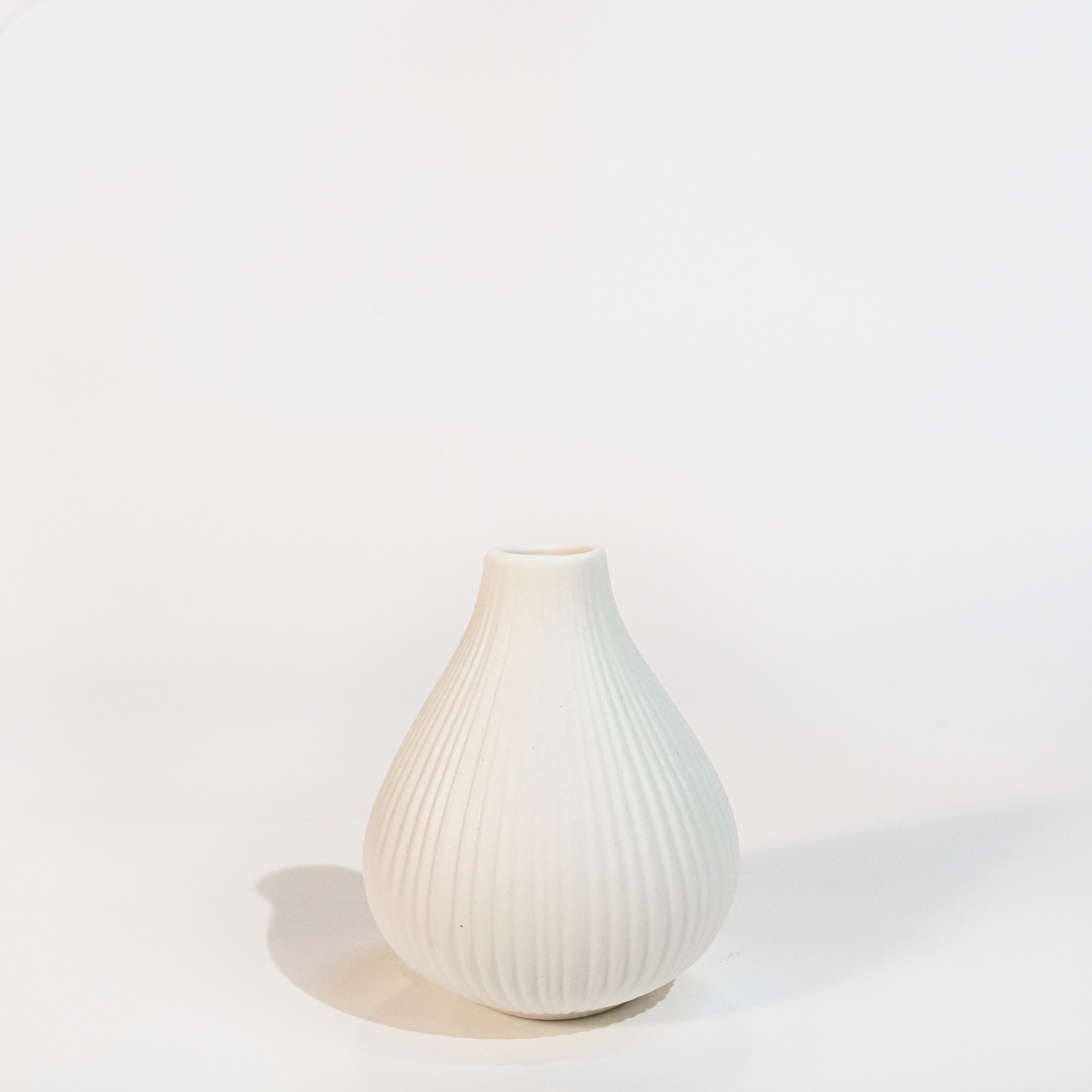 Isa Ceramic Bud Vase - White (3.5" x 3")