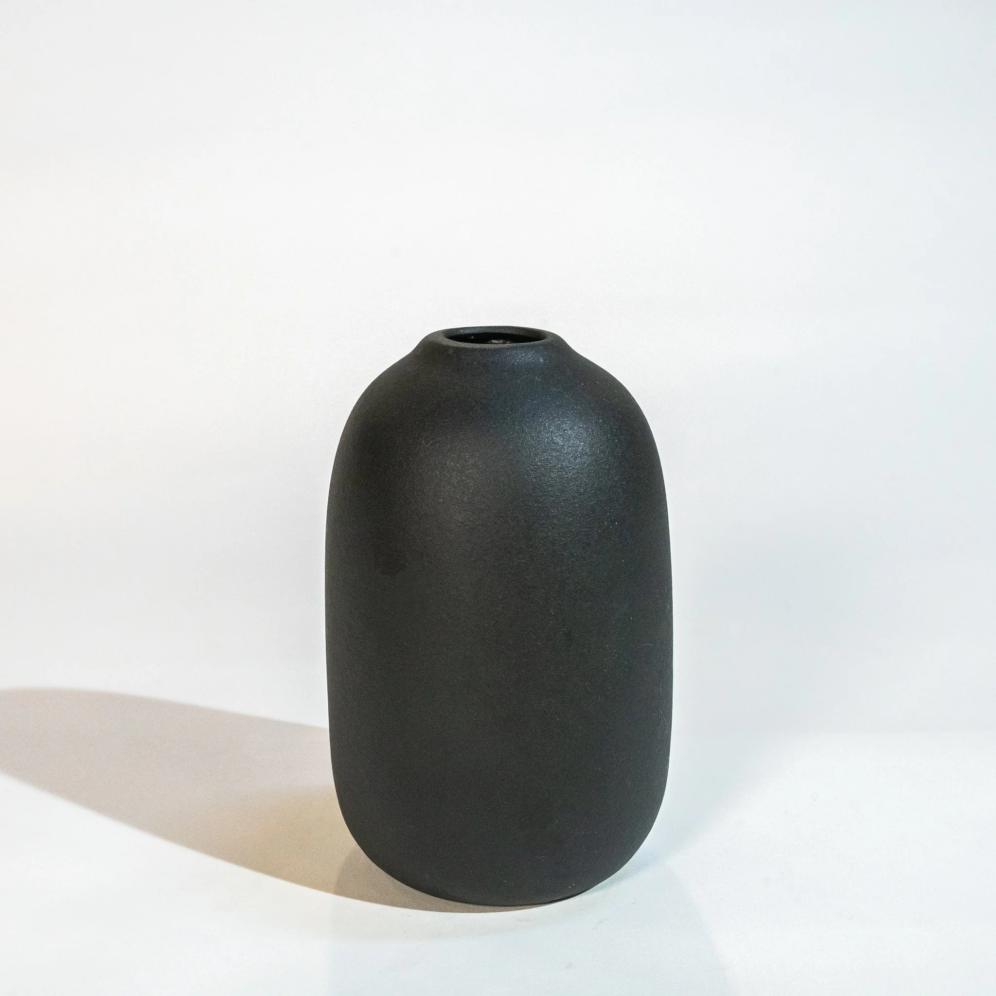 Afloral Set of 3 Black Ceramic Bud Vases
Medium (5.5" x 3.25")