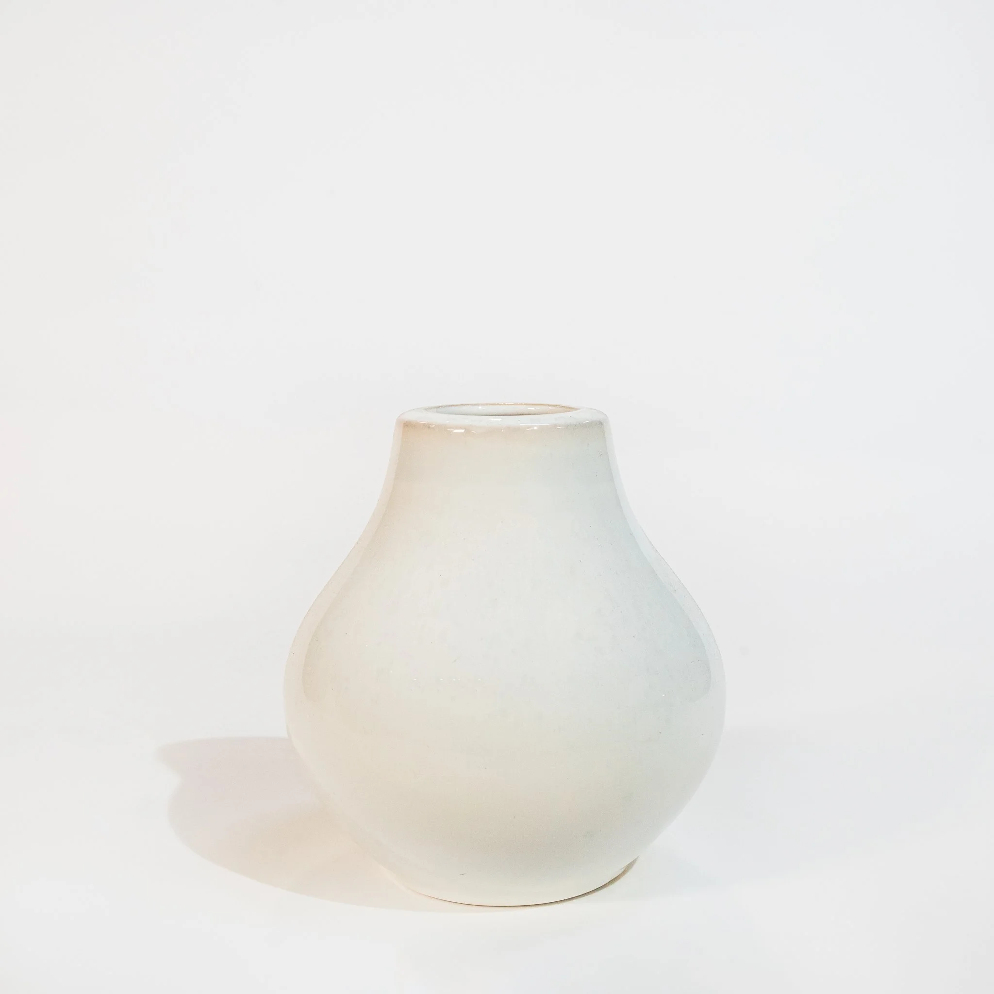 Cream Vase (4.1" x 4.1" x 3.9")