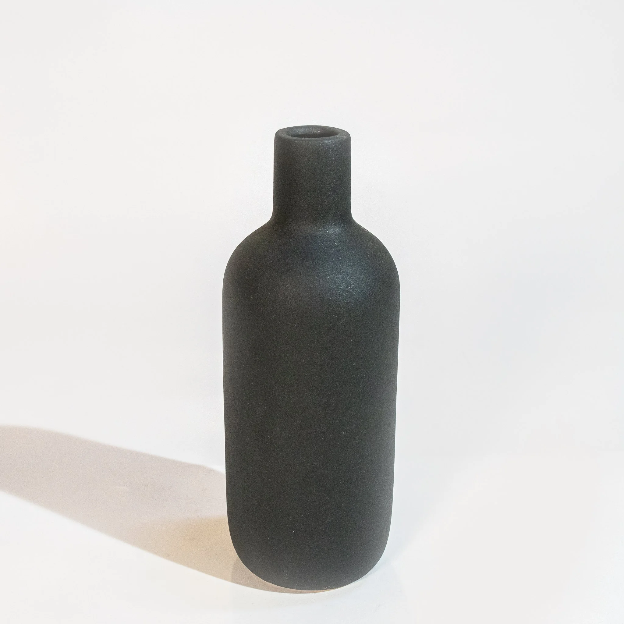 Afloral Set of 3 Black Ceramic Bud Vases
Large (7" x 2.5")