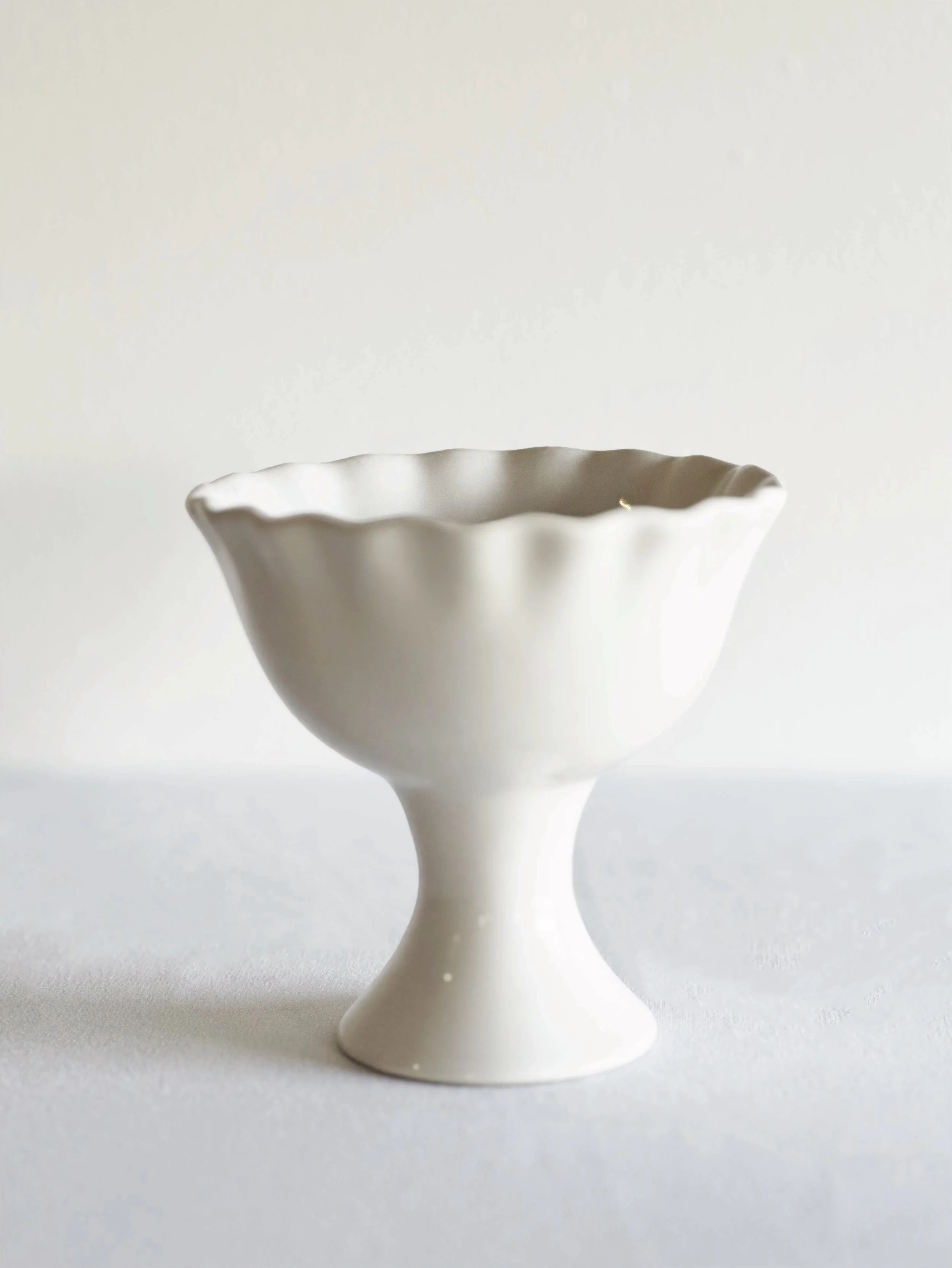 White Ruffle Bowl (4.3"L x 4.0"H x 4.3"W)