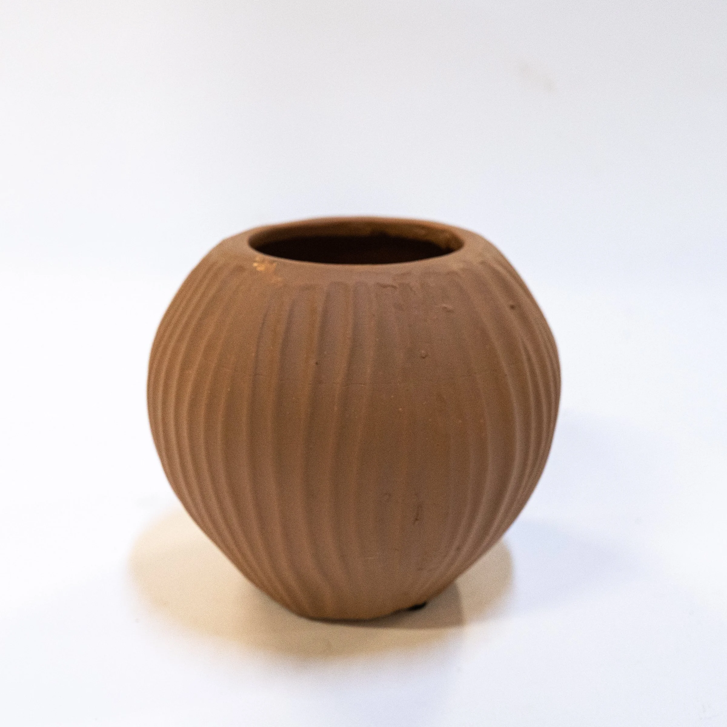 Thayer Vase - Brown (4.5"x 4.25")	