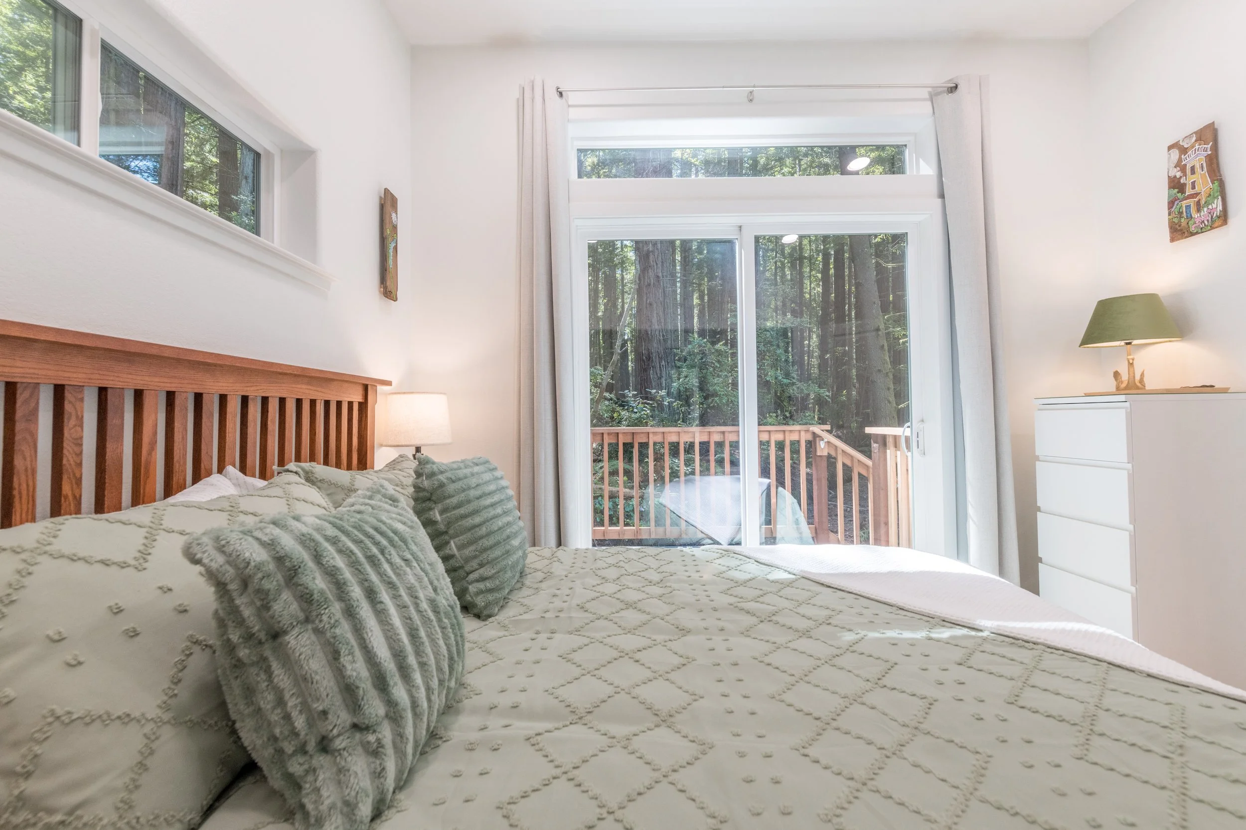 bedroom from closet mendo house.JPG
