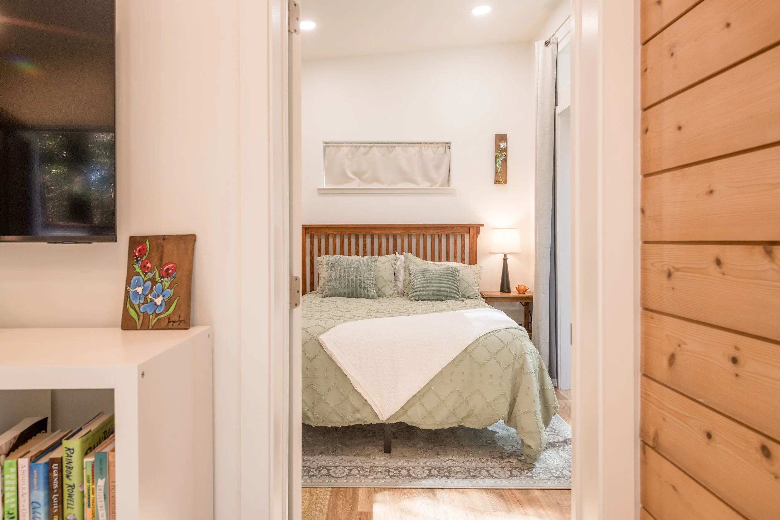 into bedroom doorway mendo house.JPG
