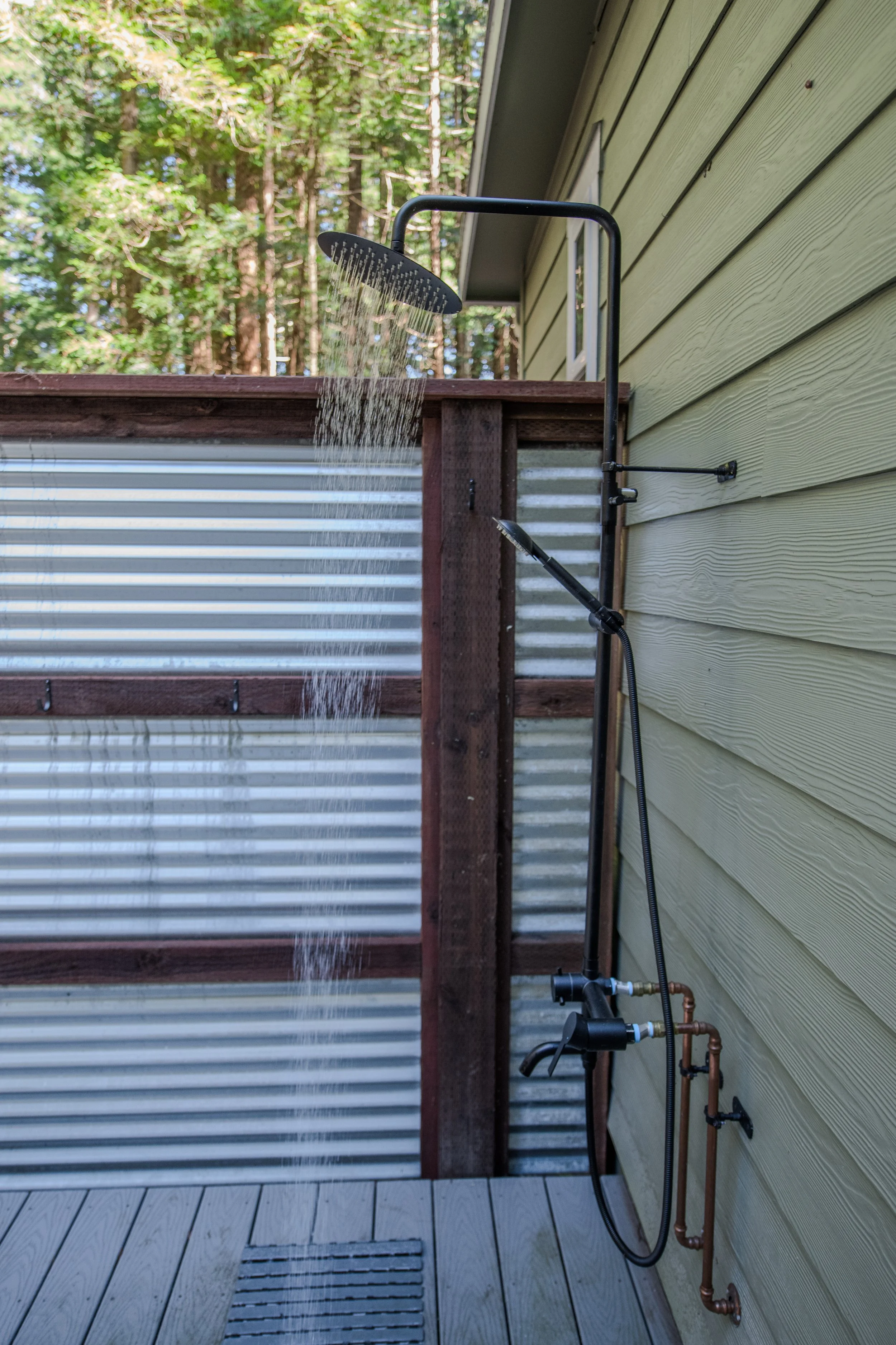 side view of outdoor shower mendo house.JPG
