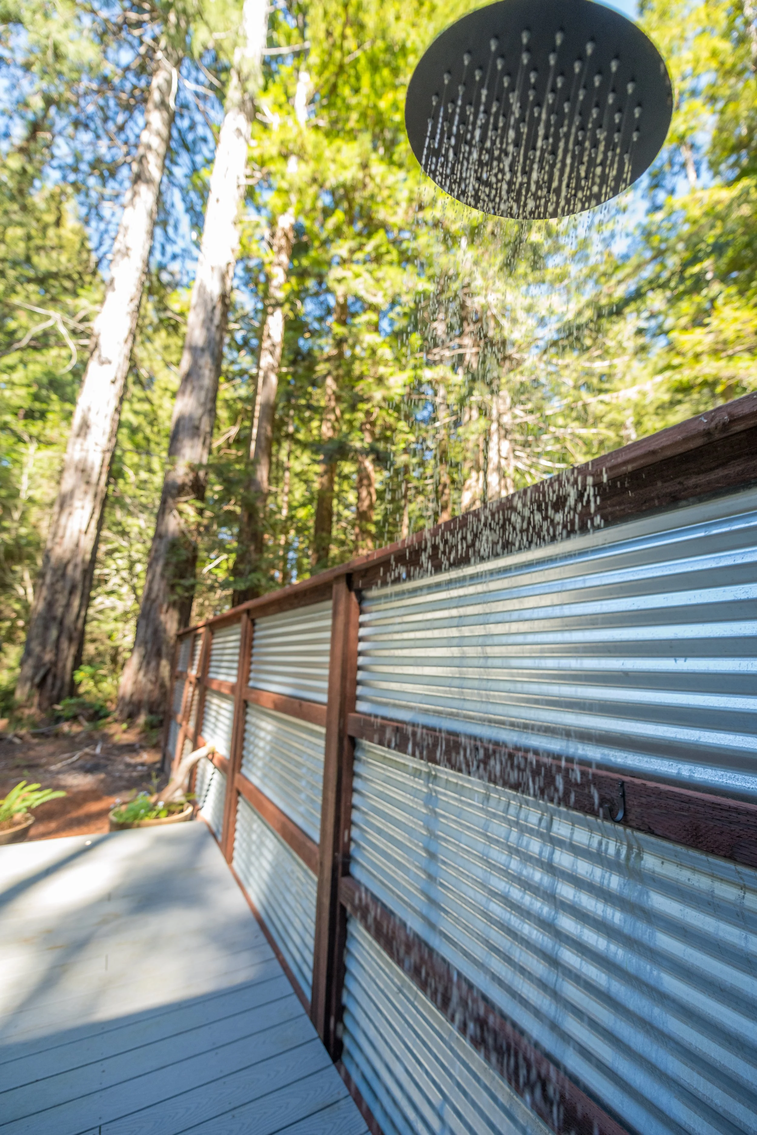 outdoor shoer and fence mndo house.JPG