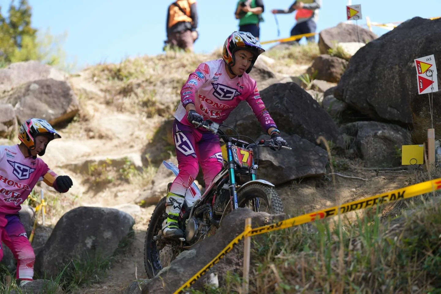 All Japan Trial Championship 

Round 1 &ndash; P3🥉

スポンサー様、チームの皆様、そして応援してくださる皆様、運営スタッフの皆様、本当にありがとうございました😊

初めて優勝争いに加わることができましたが、最後は少し悔しい結果となりました。

それでも、昨年は届かなかった表彰台に立てたことは大きな一歩だと感じています。

この結果に満足せず、一歩ずつ着実にステップアップしていきます。

次戦は5月16・17日の世界選手権。
しっかり準備して挑