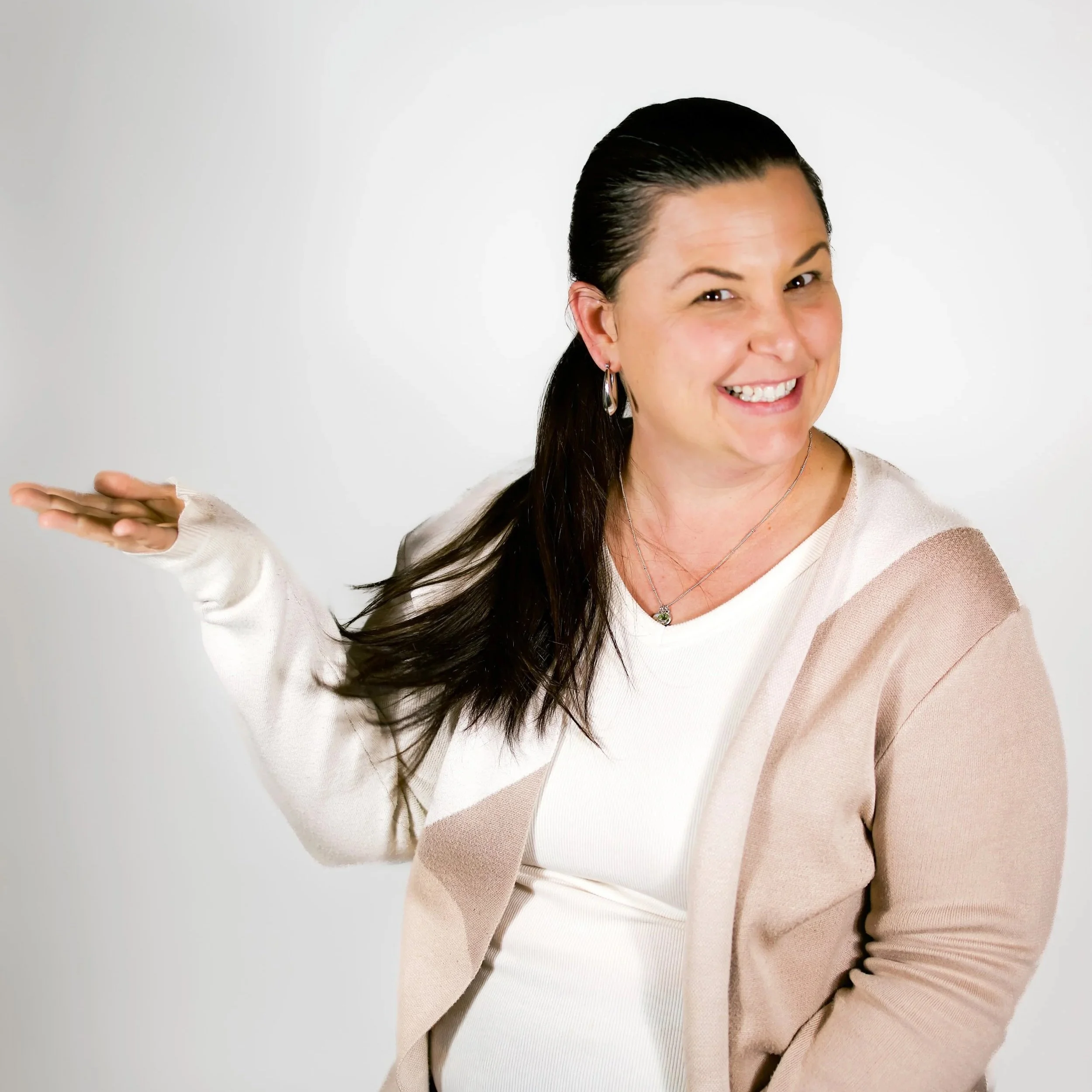 Daria Beddard with Cleverly Managed an online business manager supporting holistic health service and product businesses- headshot