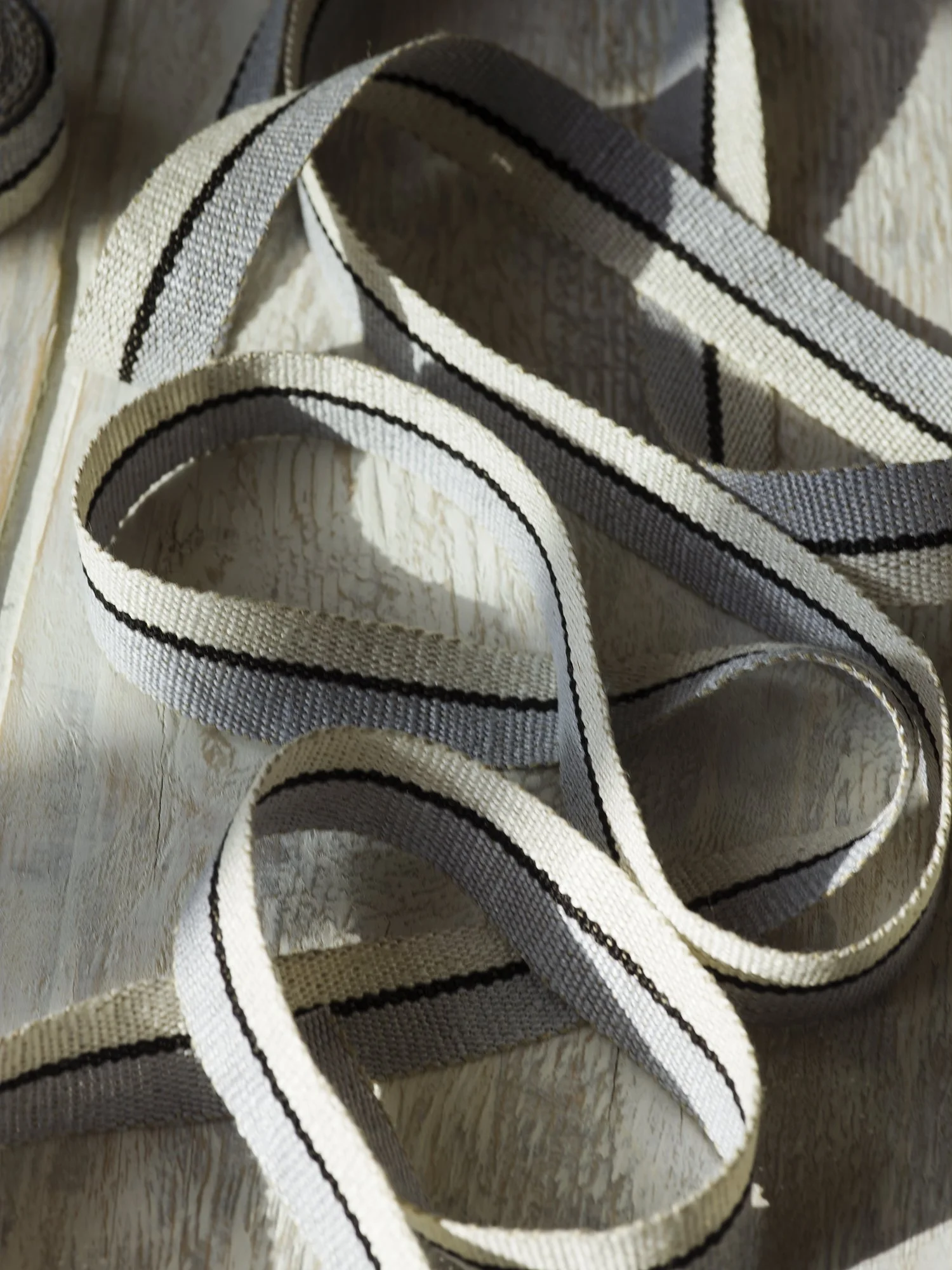 Ile Saint-Louis handwoven linen tape trim in silvery blue, black and white in narrow width.