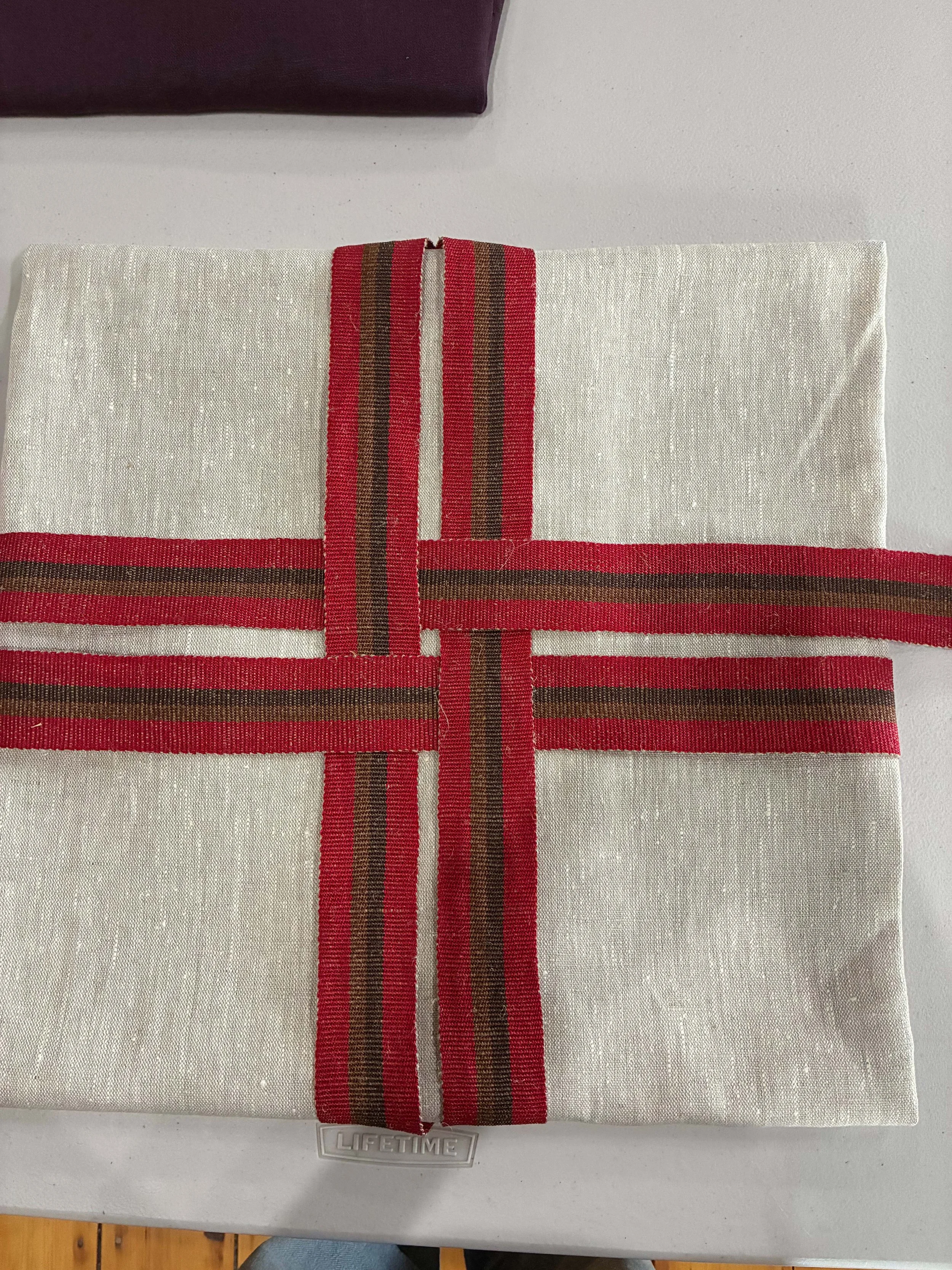 Woven medium linen tape, 18x18 pillow