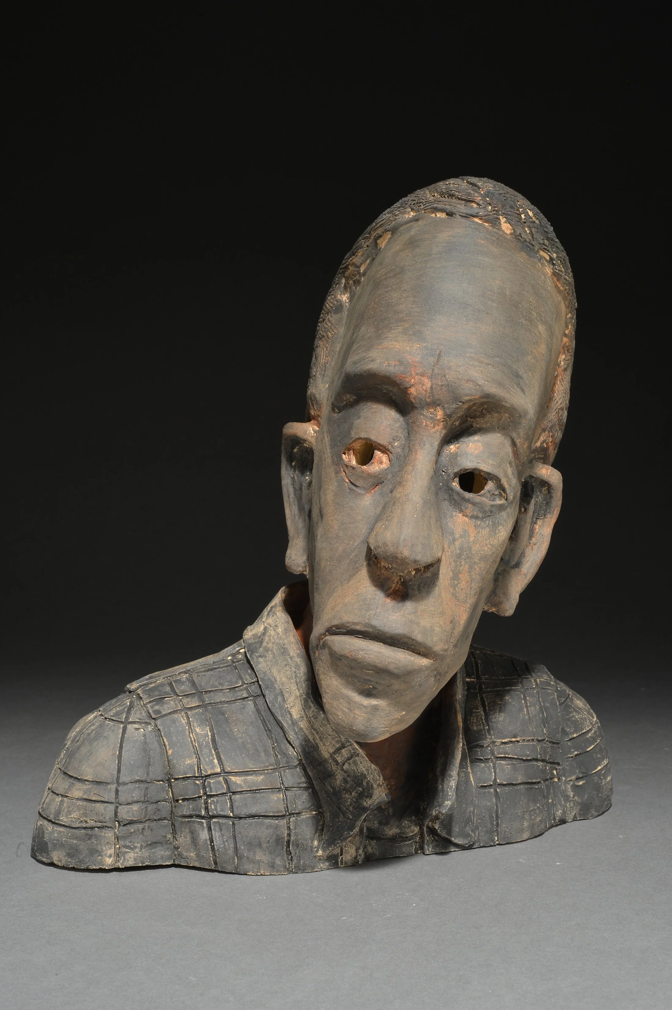 Slender Frame
Earthenware 
17" x 17" x 8"