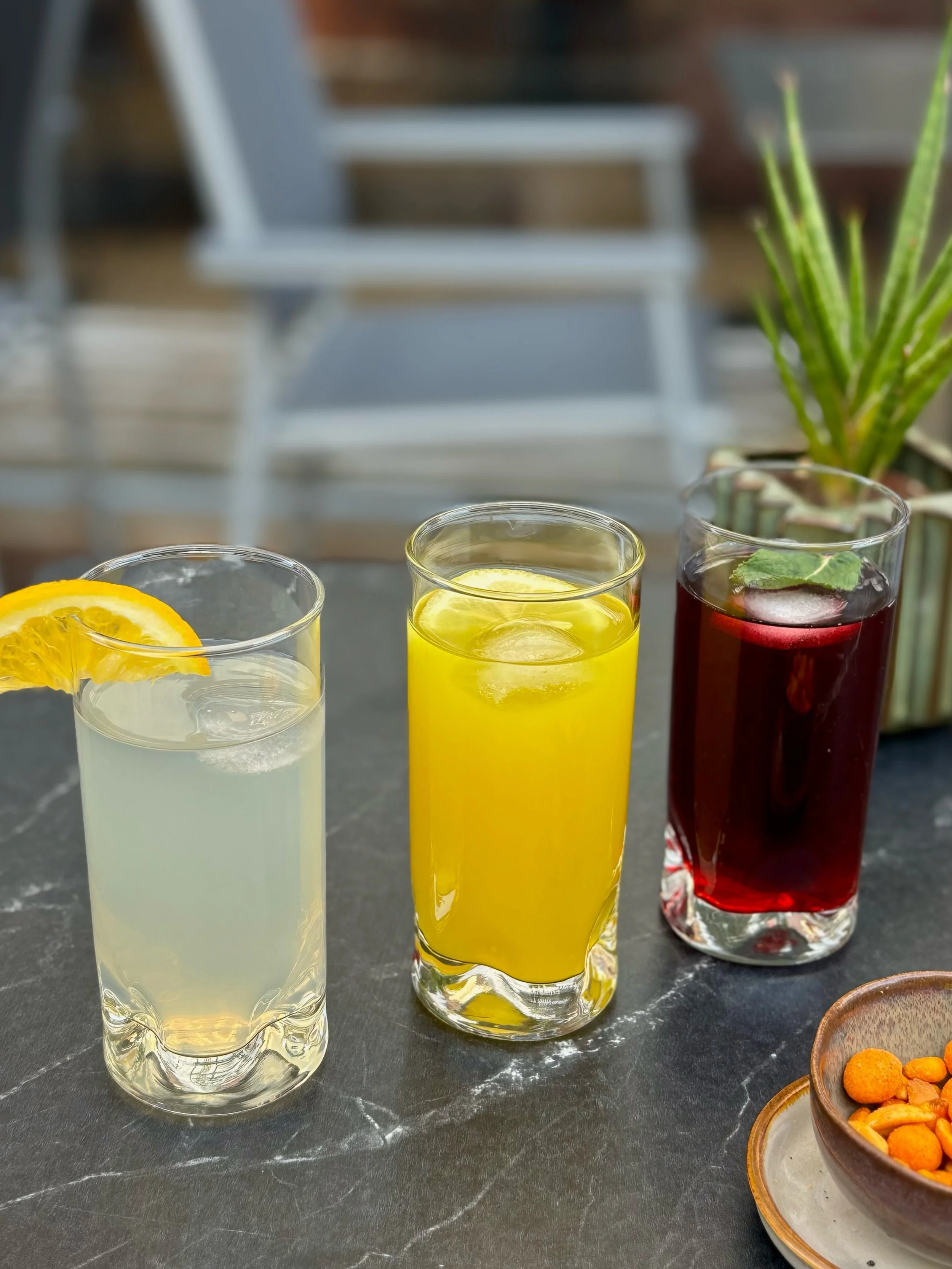 Et si on trinquait &agrave; l&rsquo;&eacute;t&eacute; ? 🍹 
D&eacute;couvrez nos cocktails du moment, des recettes fra&icirc;ches, parfum&eacute;es et color&eacute;es &agrave; d&eacute;couvrir chez L&rsquo;Ariana : 

🍋 Citron &middot; Fleur d&rsquo;