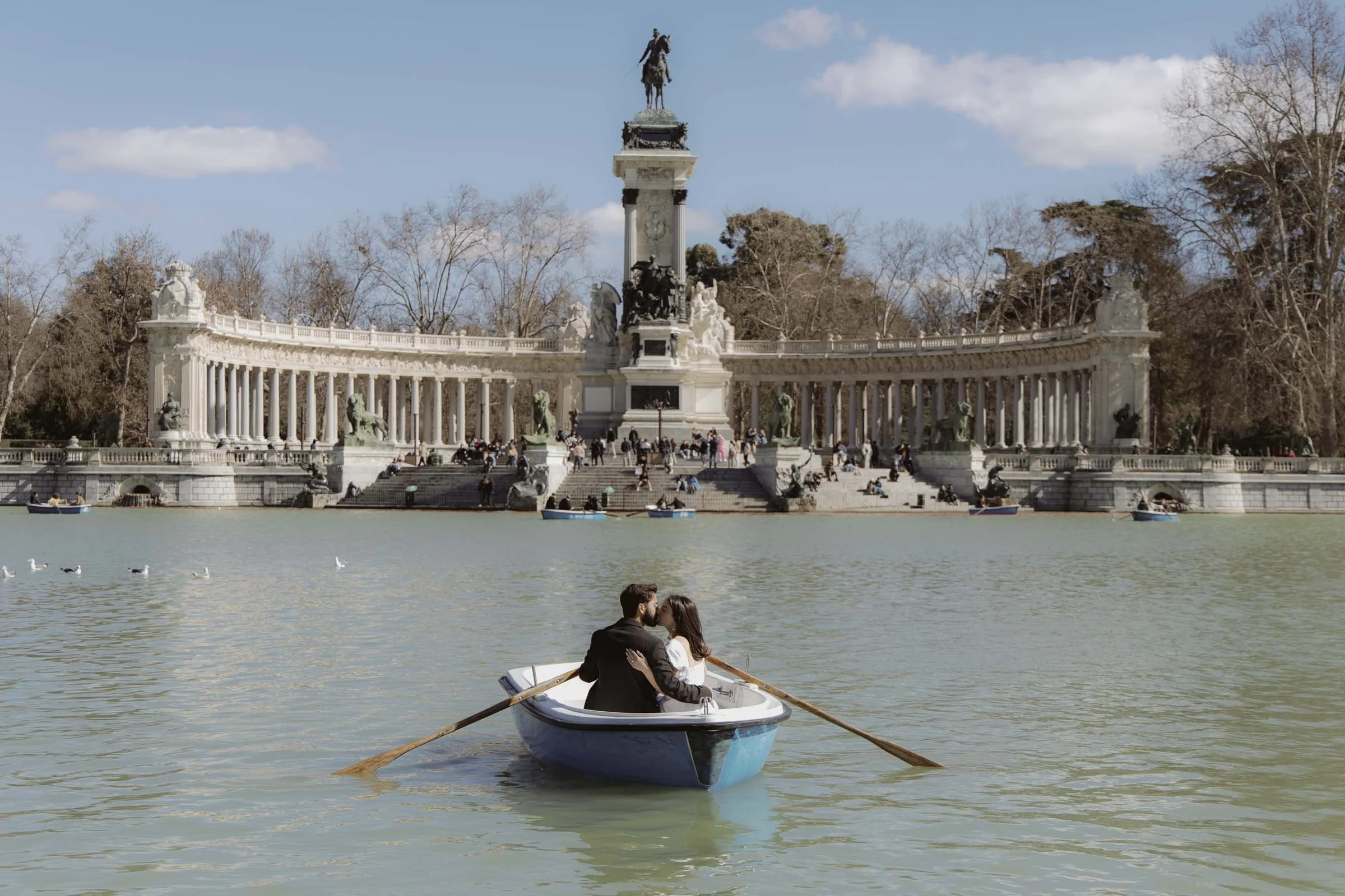 Romantic marriage proposal in Retiro Park, Madrid with candid and cinematic storytelling