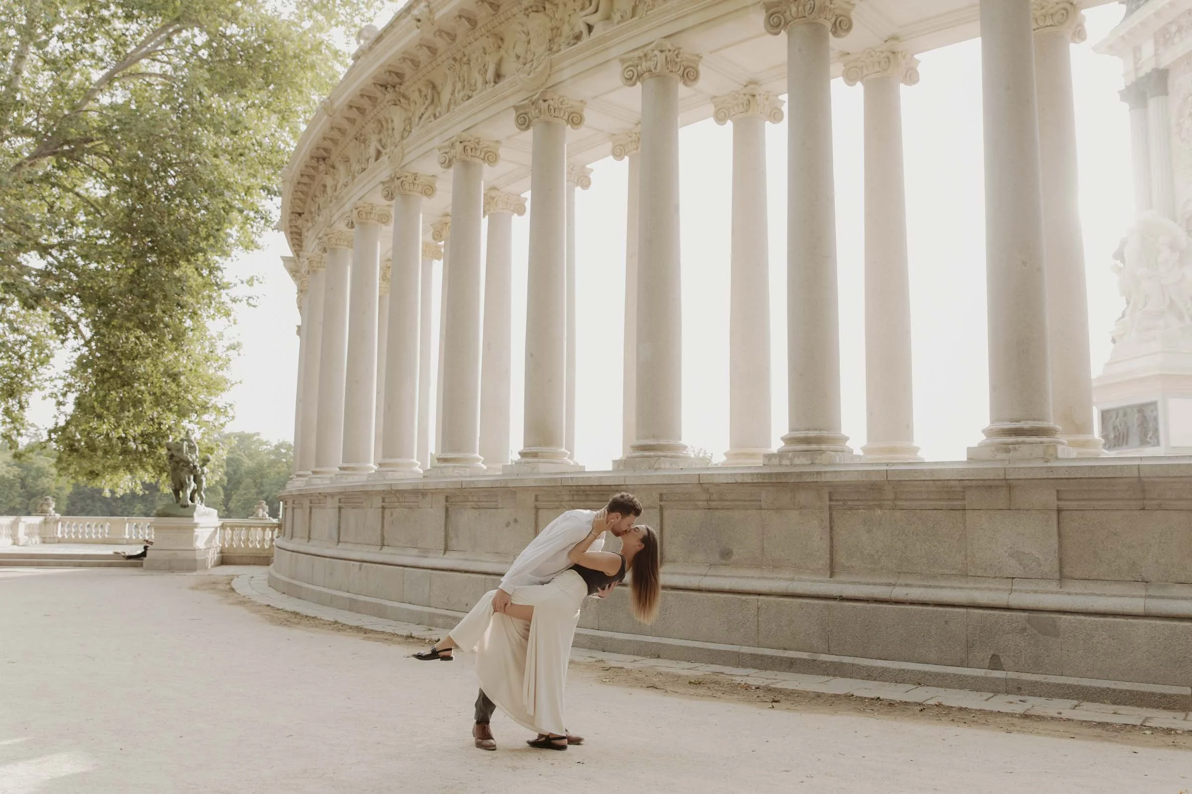 Couple photoshoot in Madrid with natural and candid moments