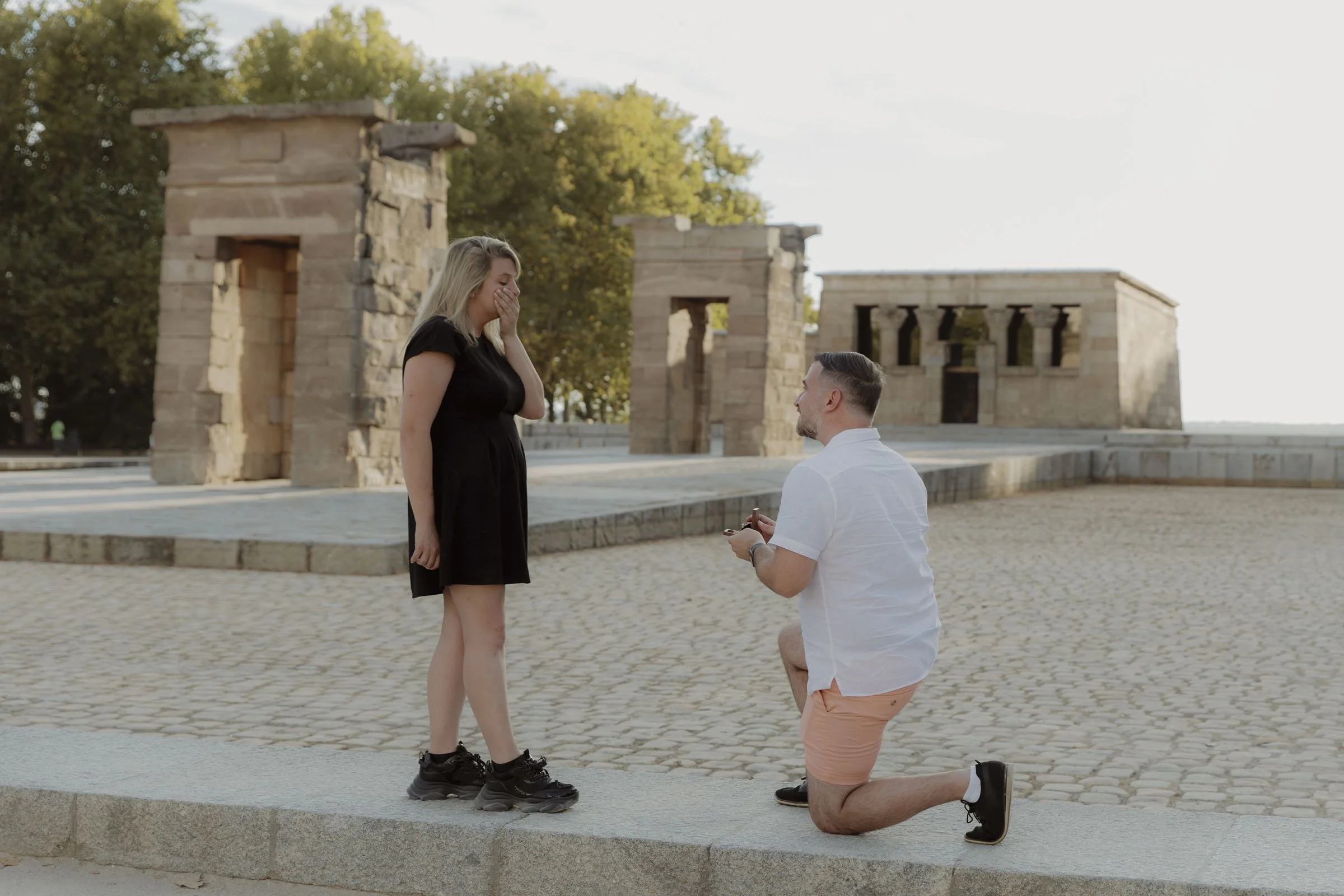 Surprise proposal photo session in templo de debod at sunset