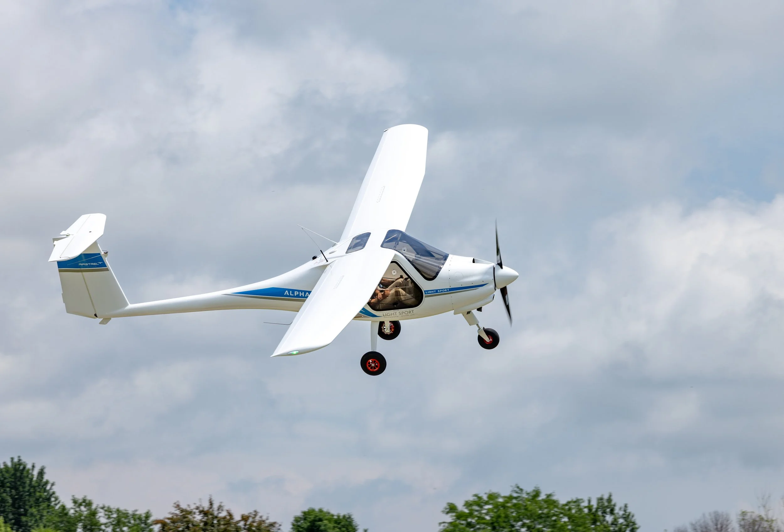 Alpha_Trainer_Pro_EAA_2025-Removed-tailnumber (1).jpg