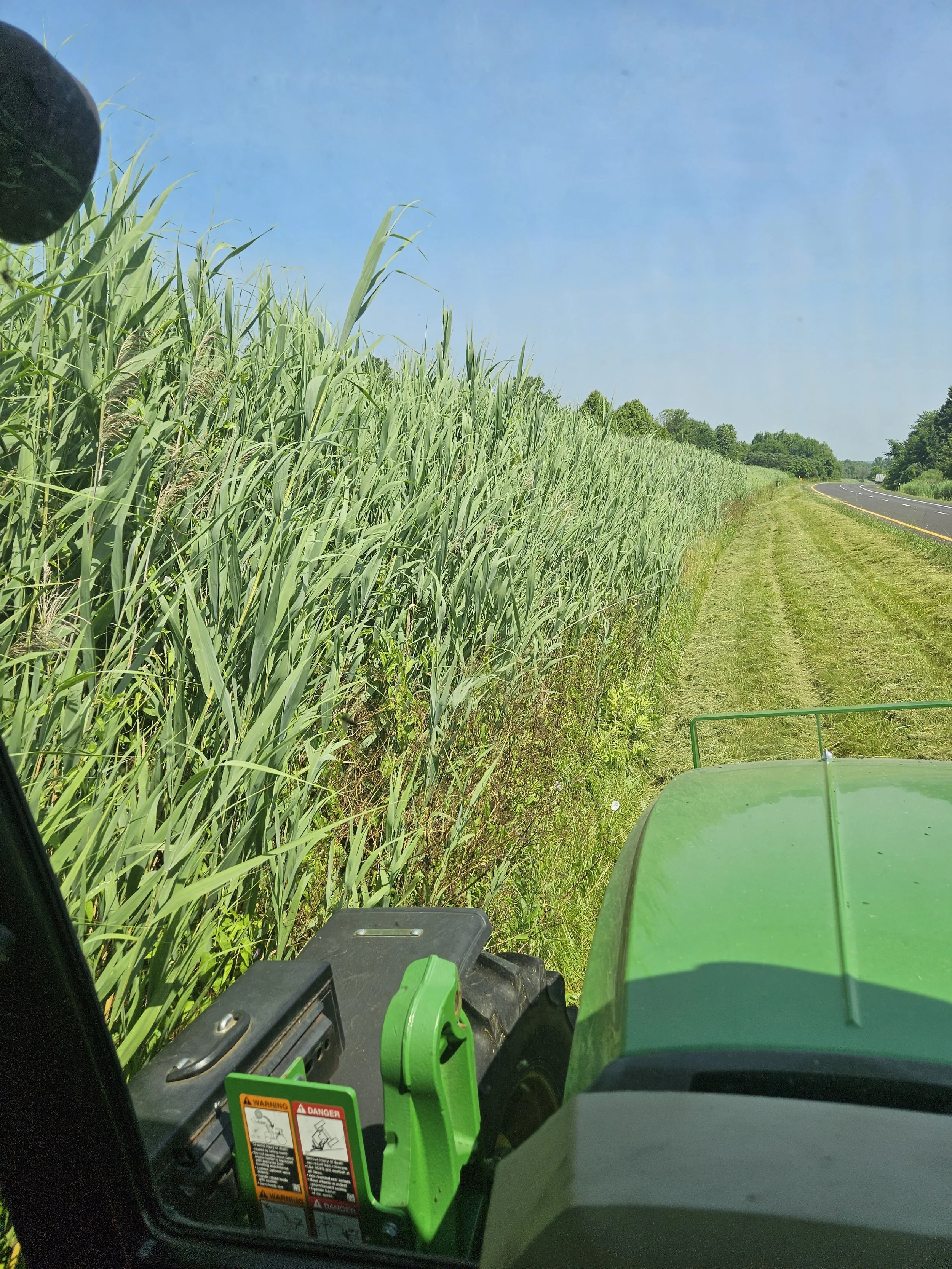 Summit Landworks_Roadside Mowing_Mowing_4.jpg