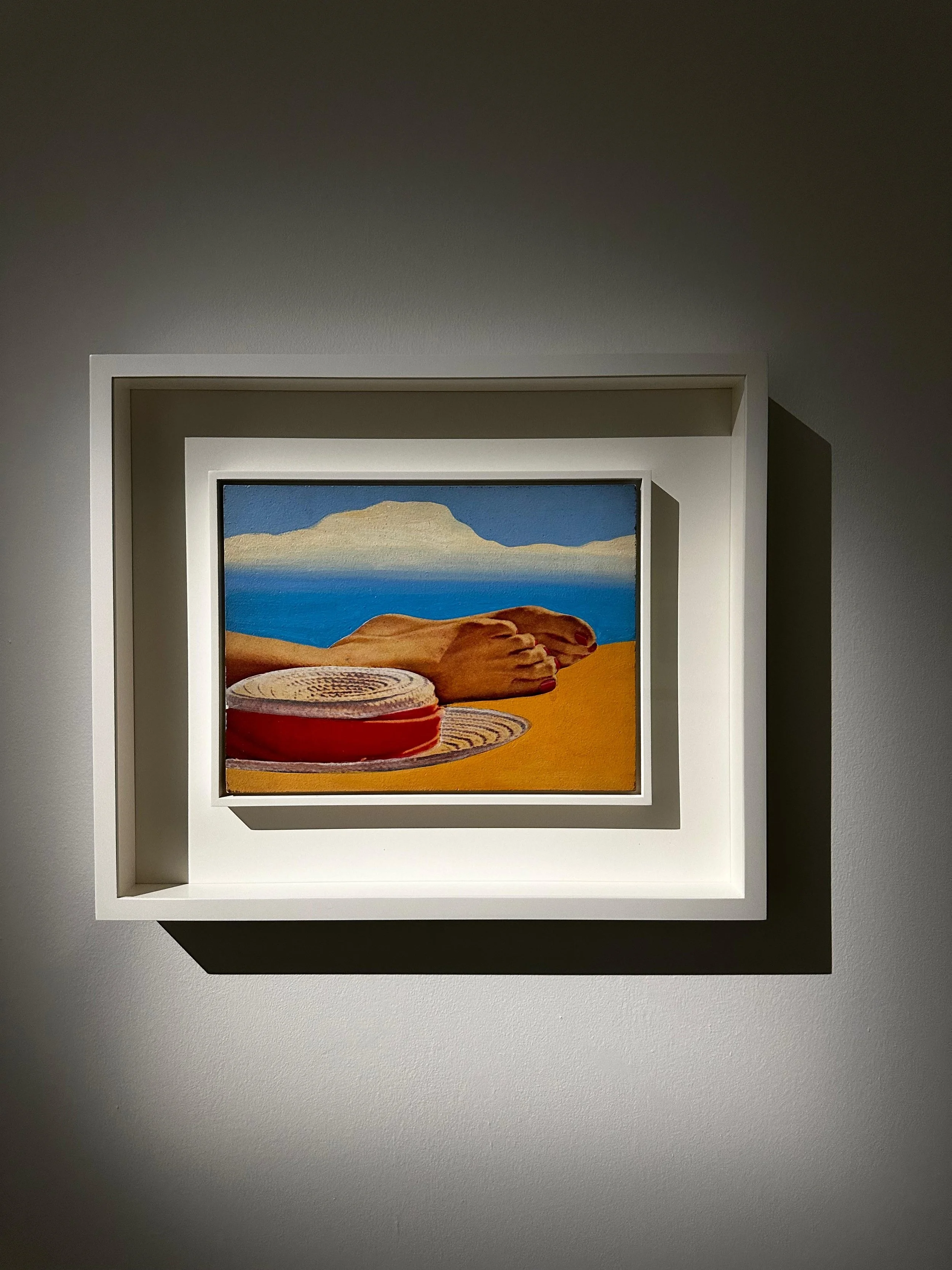 Painting of sunlit feet, a straw hat and the Mediterranean coastline at Fondation Villa Carmignac's Sea, Pop & Sun exhibition in Porquerolles.