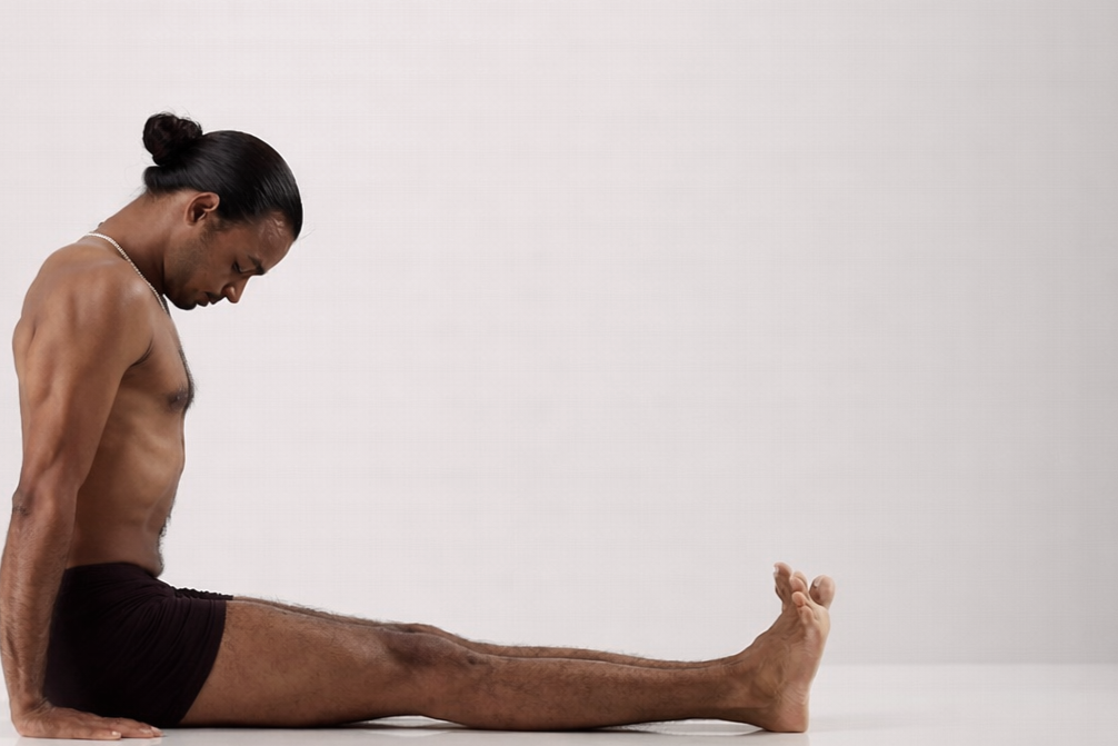 Man+i+Dandasana+p%C3%A5+vit+yta.png