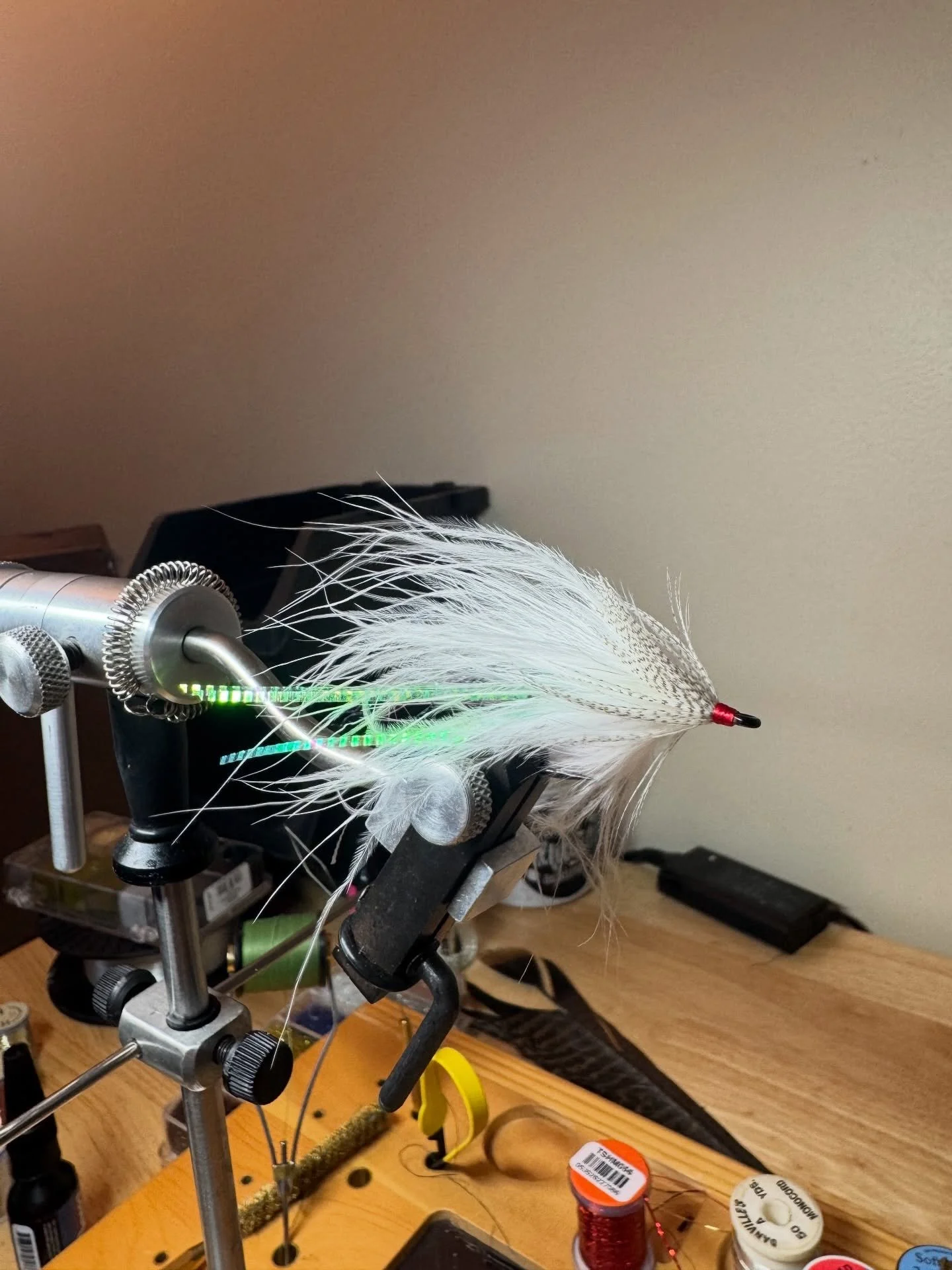 Been hard at work on the vise prepping for the season.. boxes are filling and technique improving! Time to tie up some pike meat for those early season spawners

#flyfishing #flytying #maineguide #guidelife