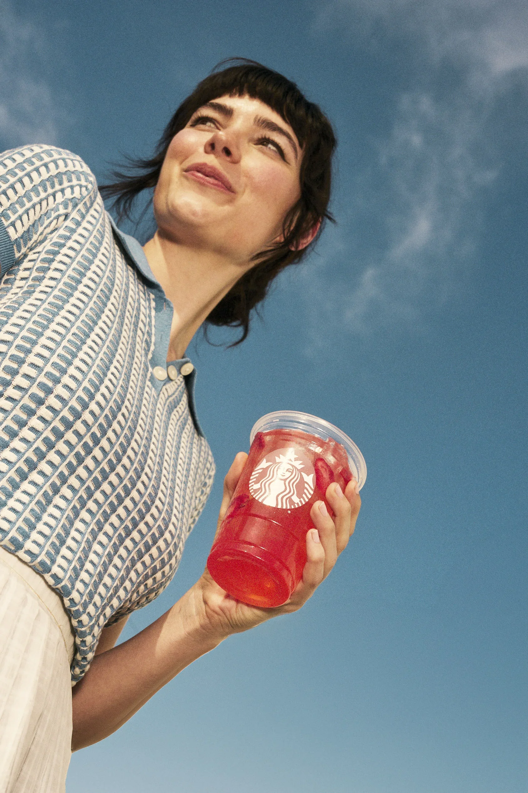 26_MirandaKendrick_Producer_Starbucks_Strawberry_AnthonyBlaso_BlueSky.webp